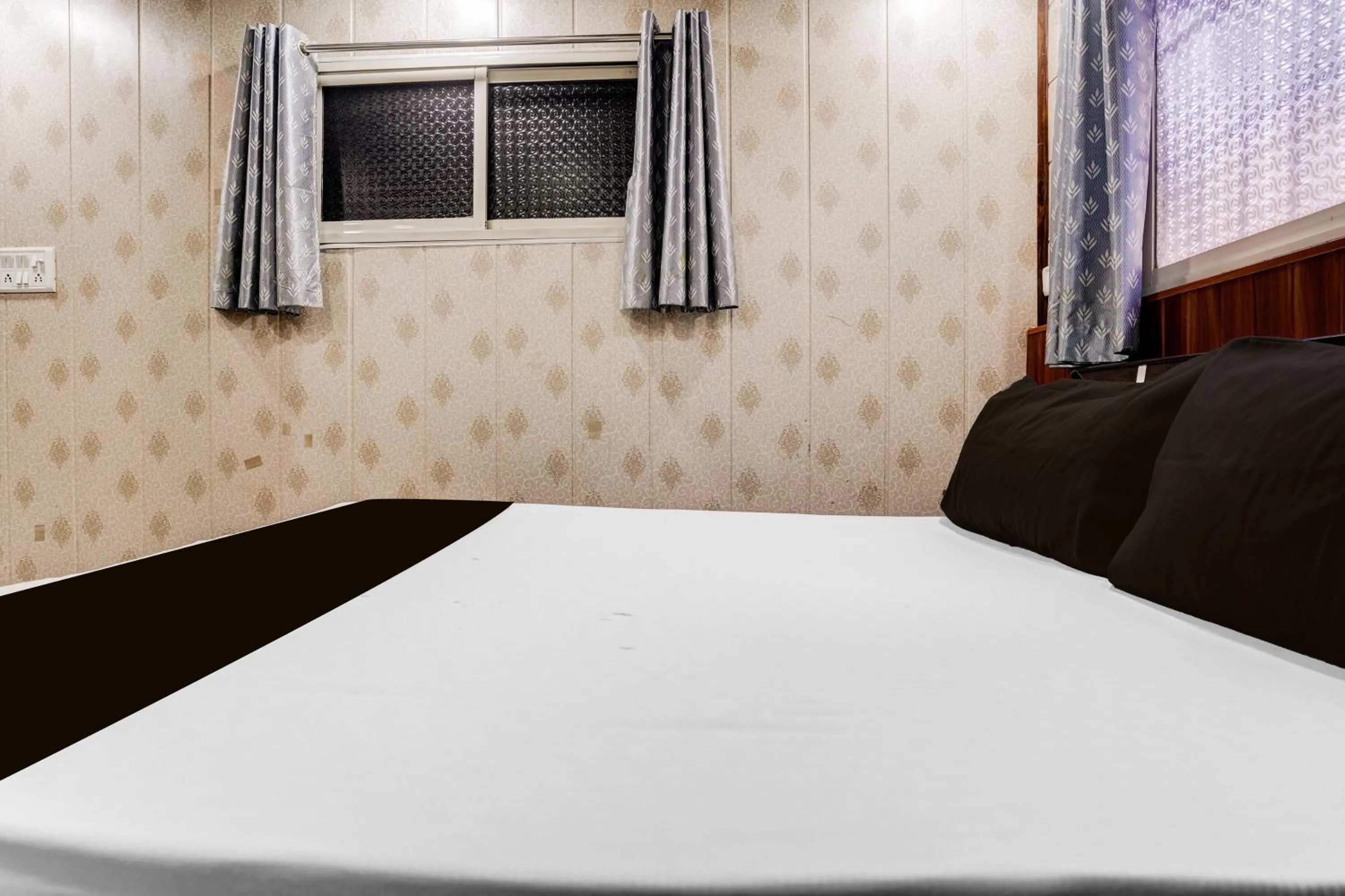 Bedroom, Bed in Super Hotel O Ulhasnagar Railway Junction Formerly Garden Inn