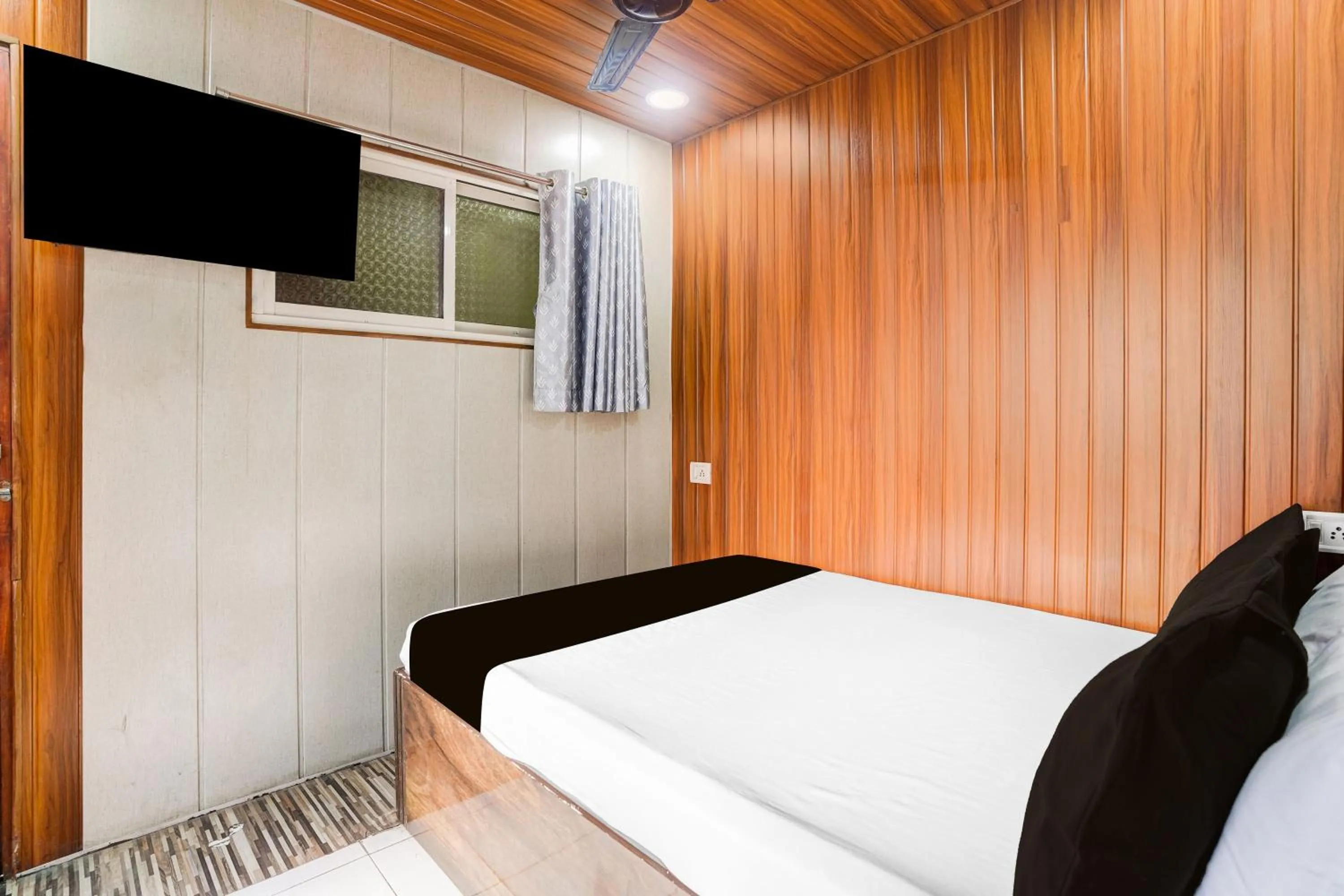 Bedroom, Bed in Super Hotel O Ulhasnagar Railway Junction Formerly Garden Inn