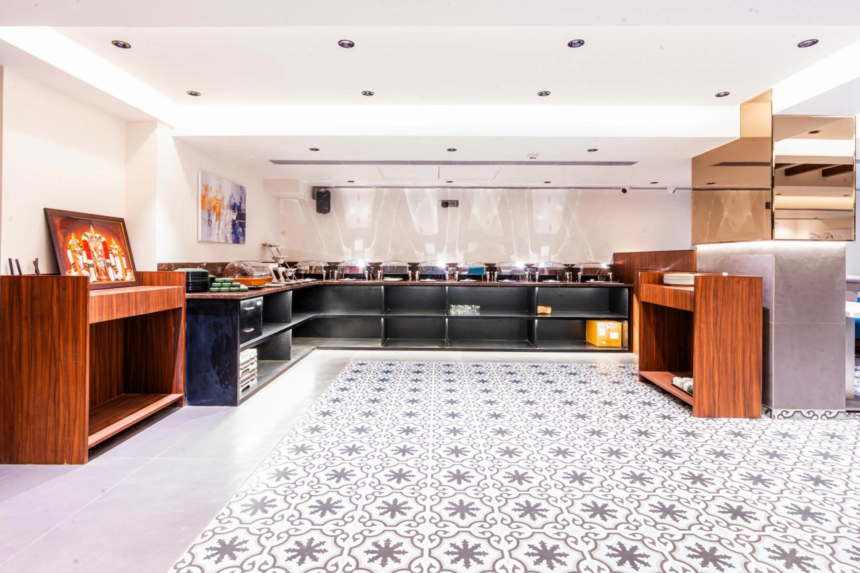 Restaurant/places to eat in Treebo Premium Heritage Grand -Majiwada Thane