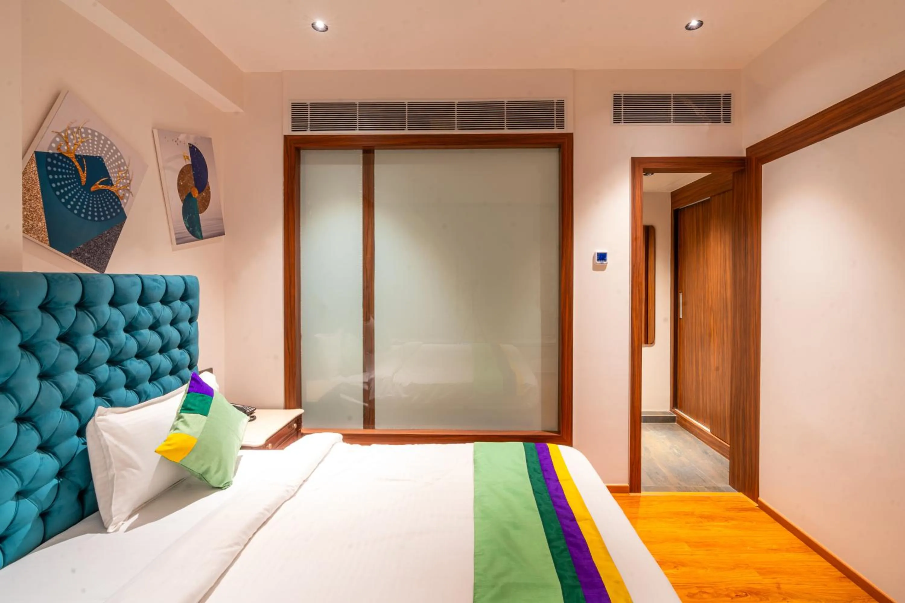 Bedroom, Bed in Treebo Premium Heritage Grand -Majiwada Thane