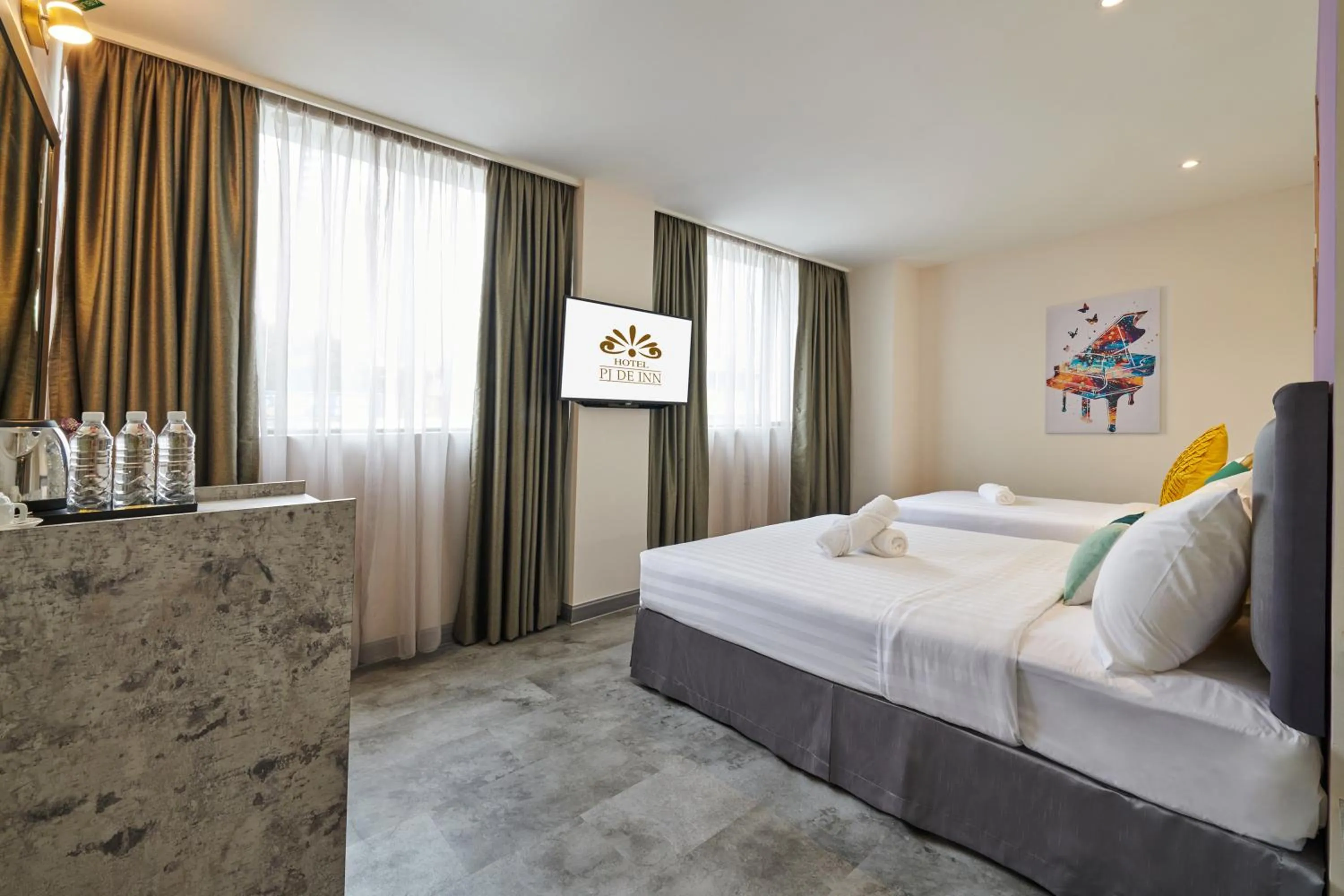 Bed in PJ De Inn Hotel