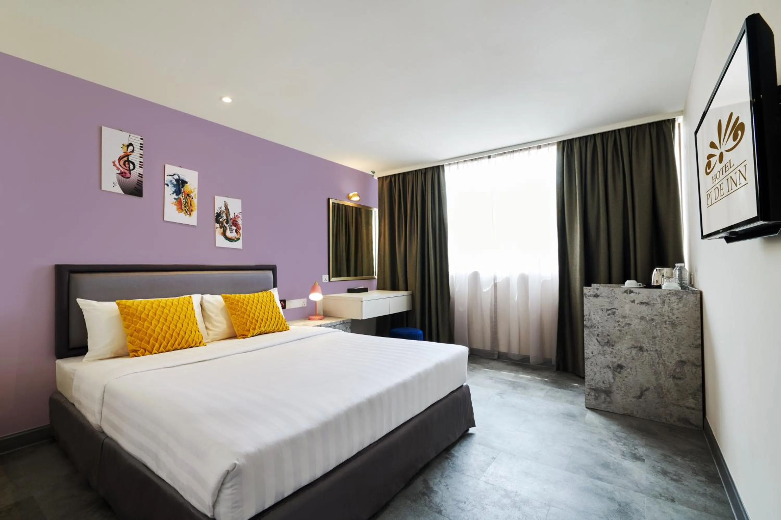 Bed in PJ De Inn Hotel