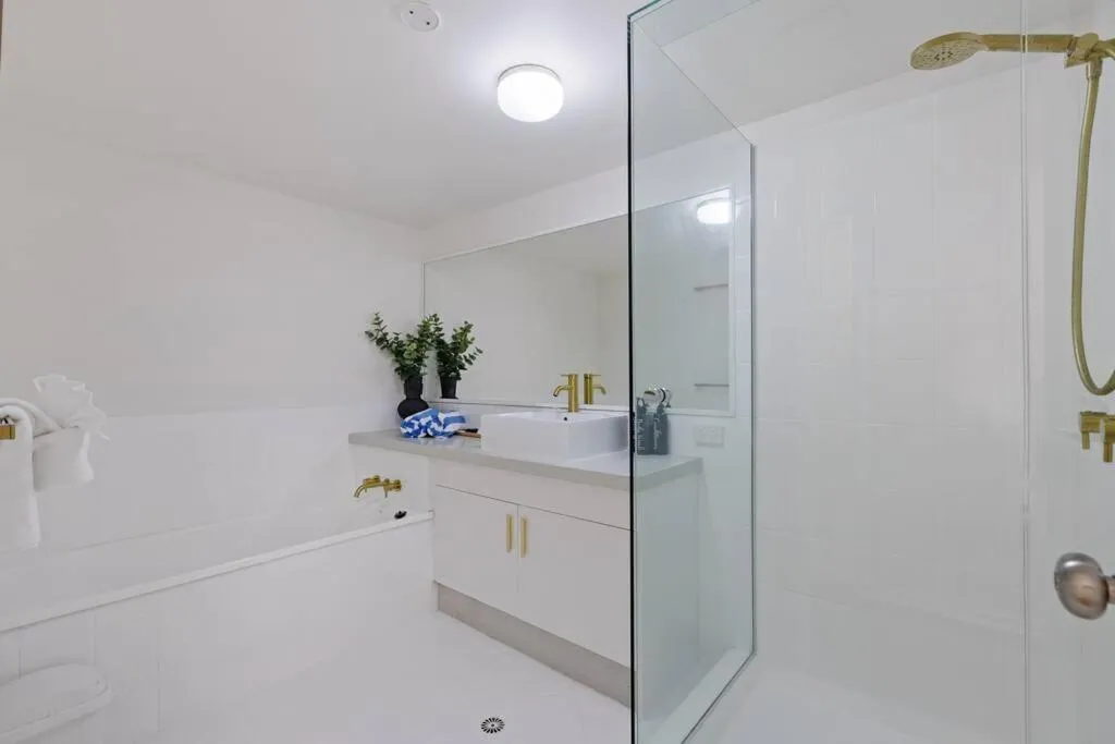 Shower in Luxury on the Beach Surfside Resort -Sunshine Coast