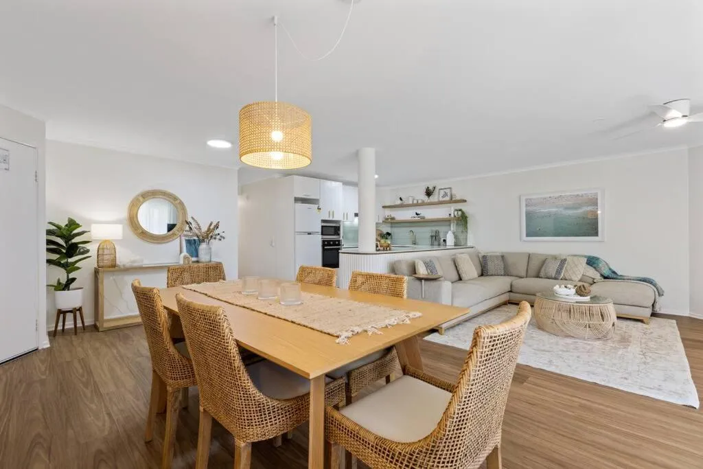 TV and multimedia in Luxury on the Beach Surfside Resort -Sunshine Coast