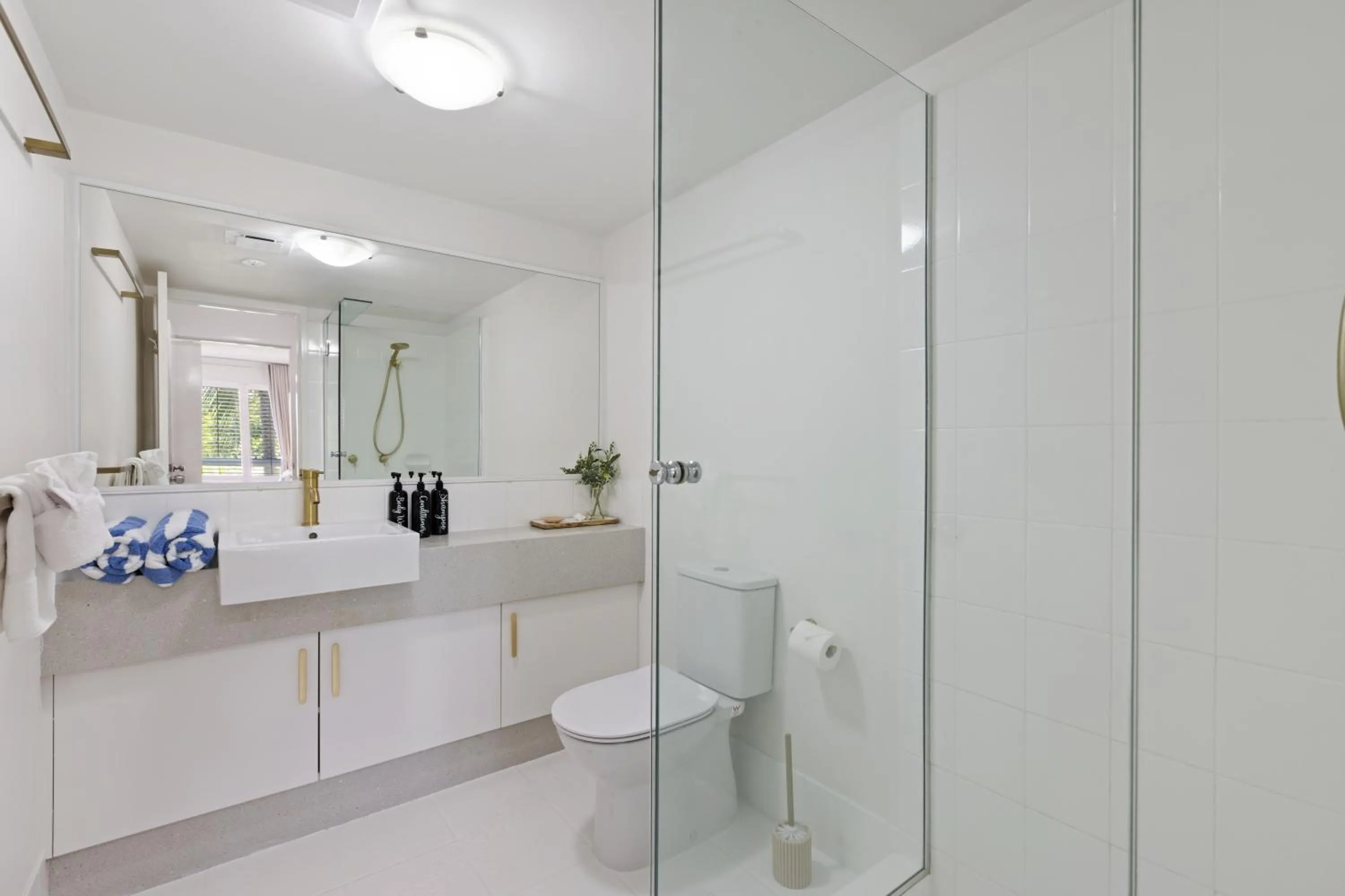 Shower in Luxury on the Beach Surfside Resort -Sunshine Coast