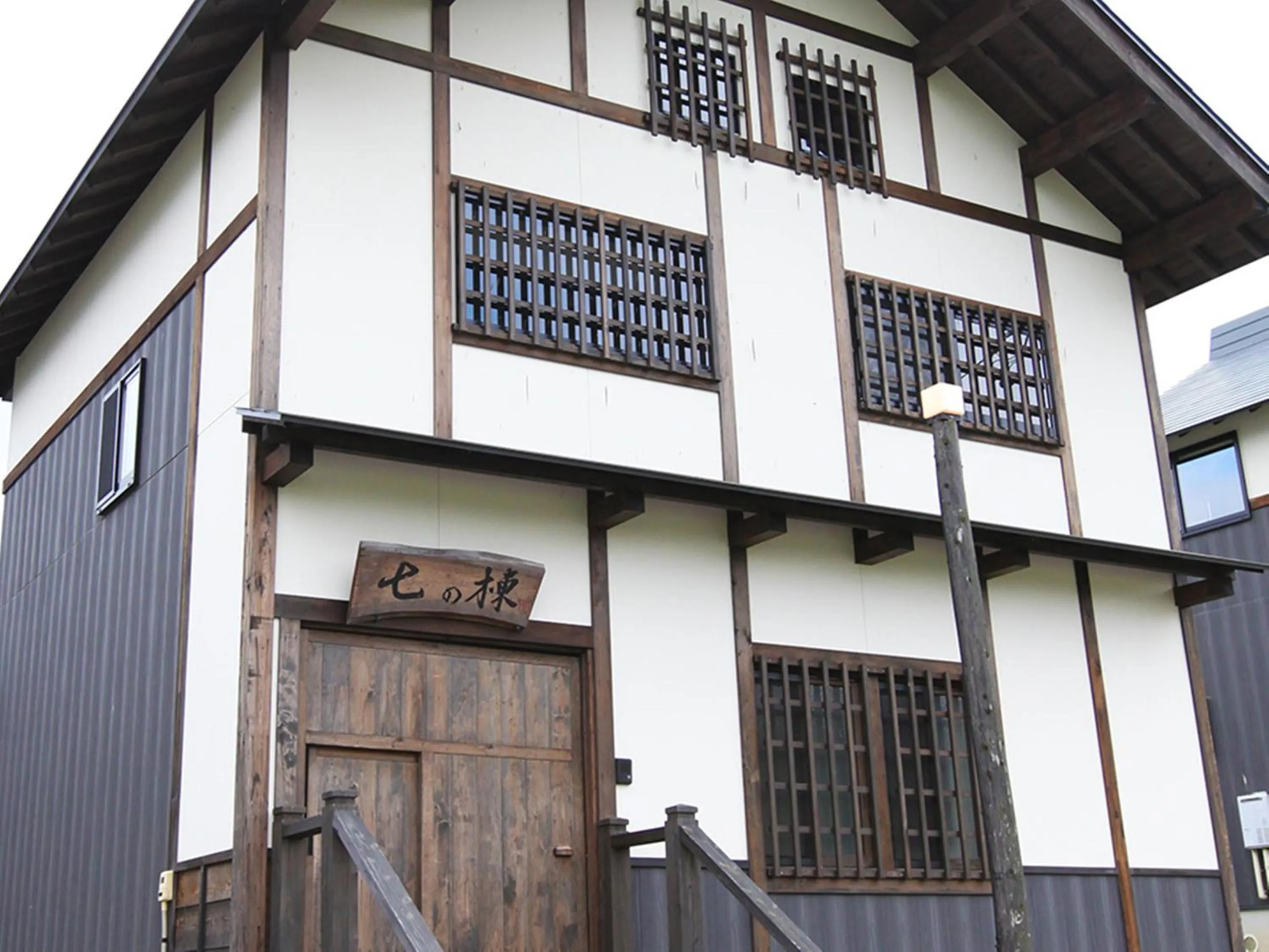 Property building in Nagomiya Hirugano