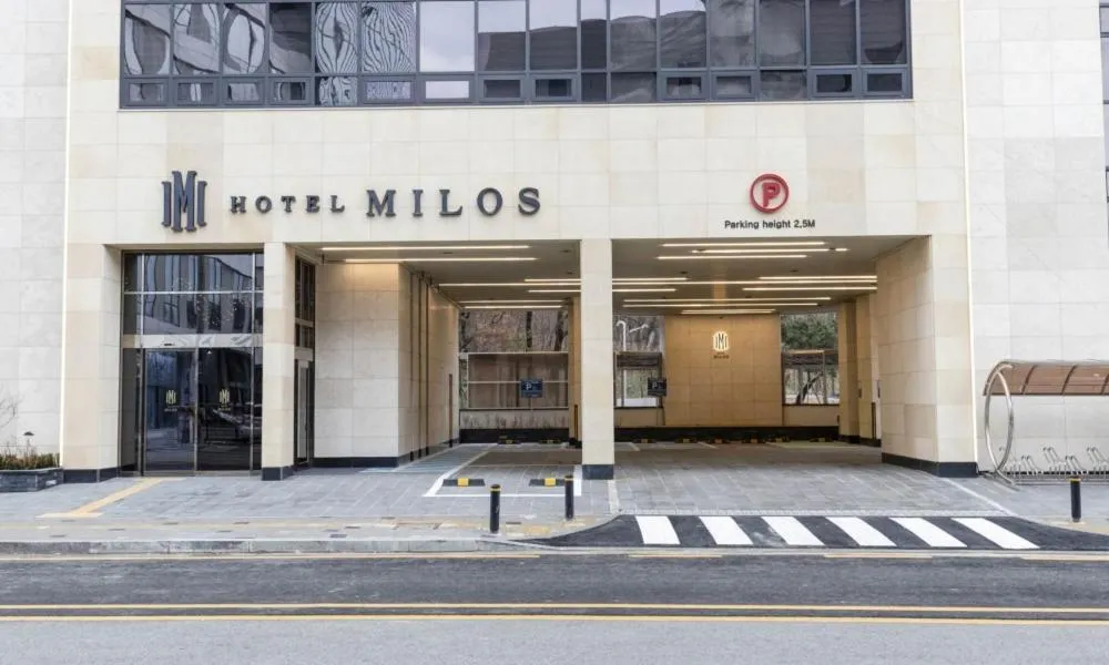 Facade/entrance in Uiwang Milos Hotel