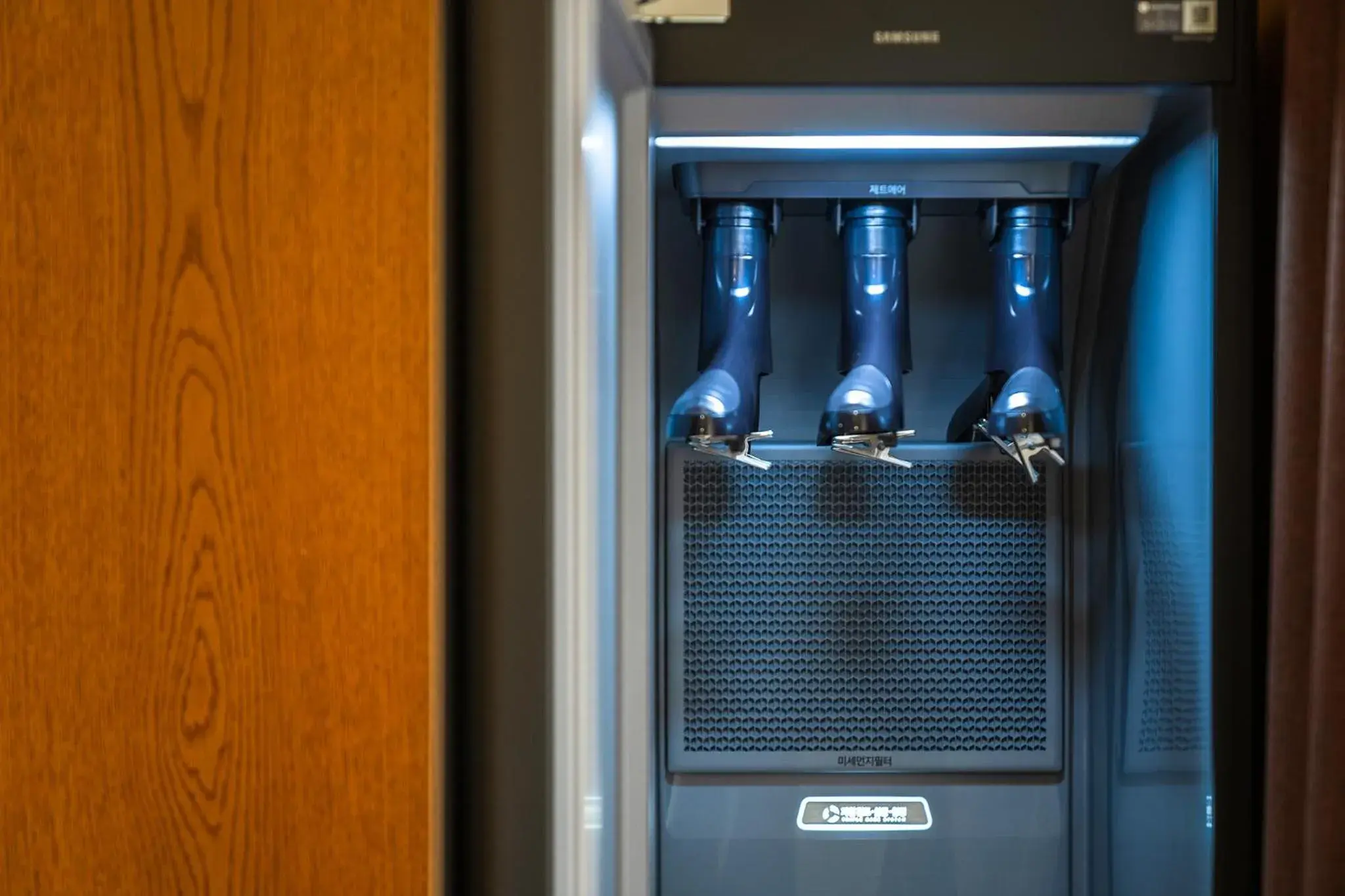wardrobe in Uiwang Milos Hotel wardrobe in Uiwang Milos Hotel