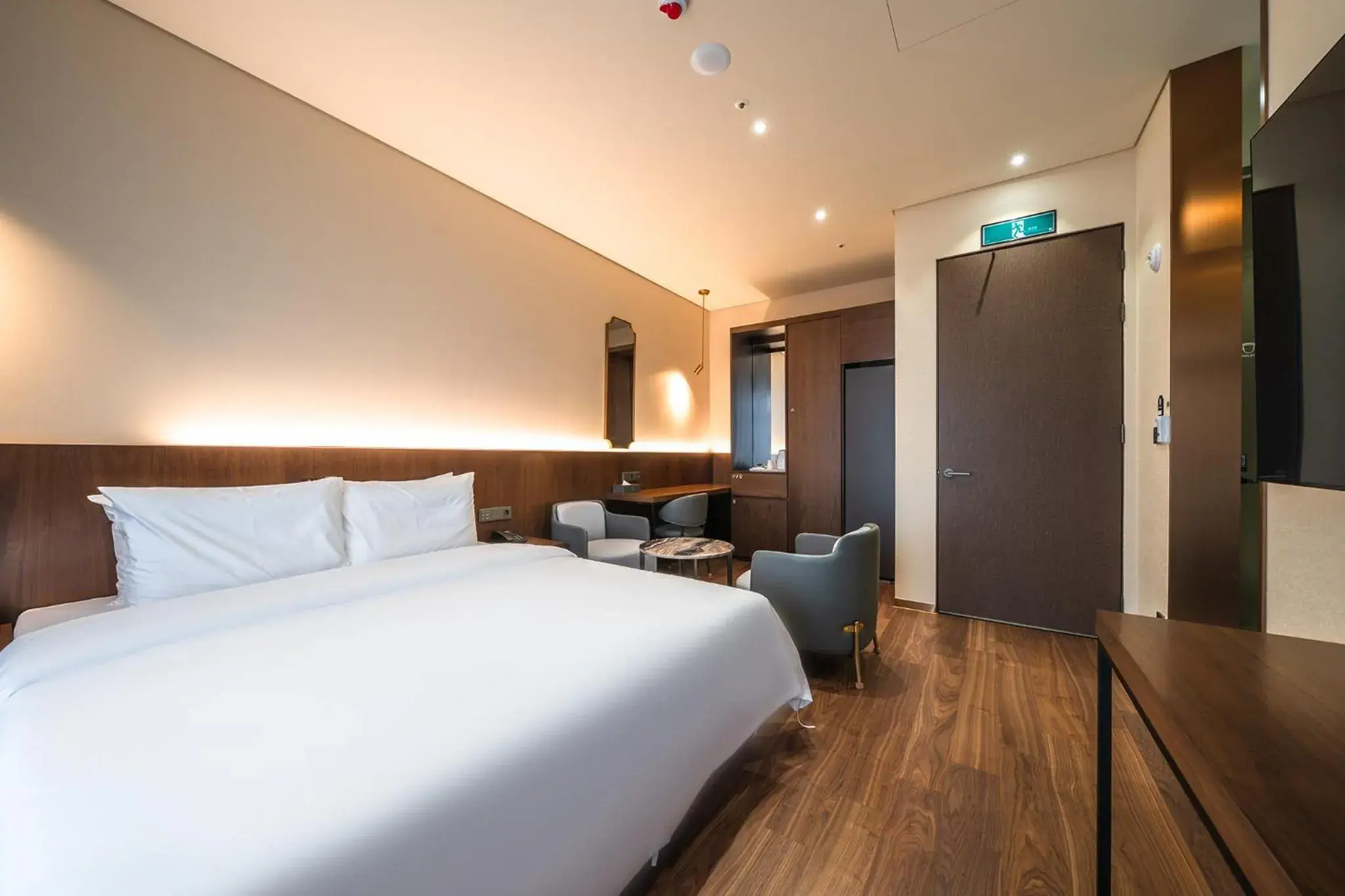 Bedroom, Bed in Uiwang Milos Hotel Bedroom, Bed in Uiwang Milos Hotel