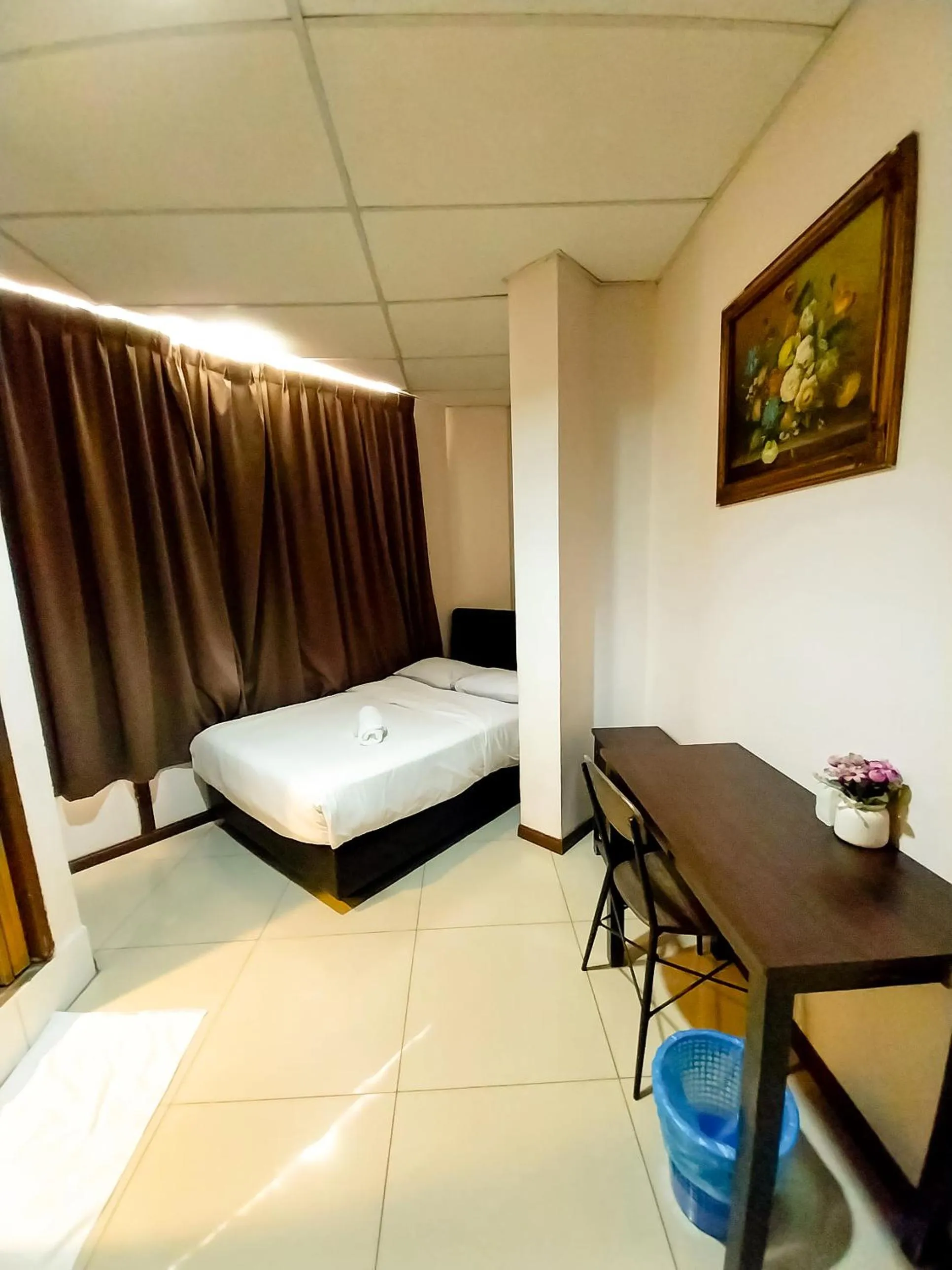 Bedroom in MB Budget Hotel