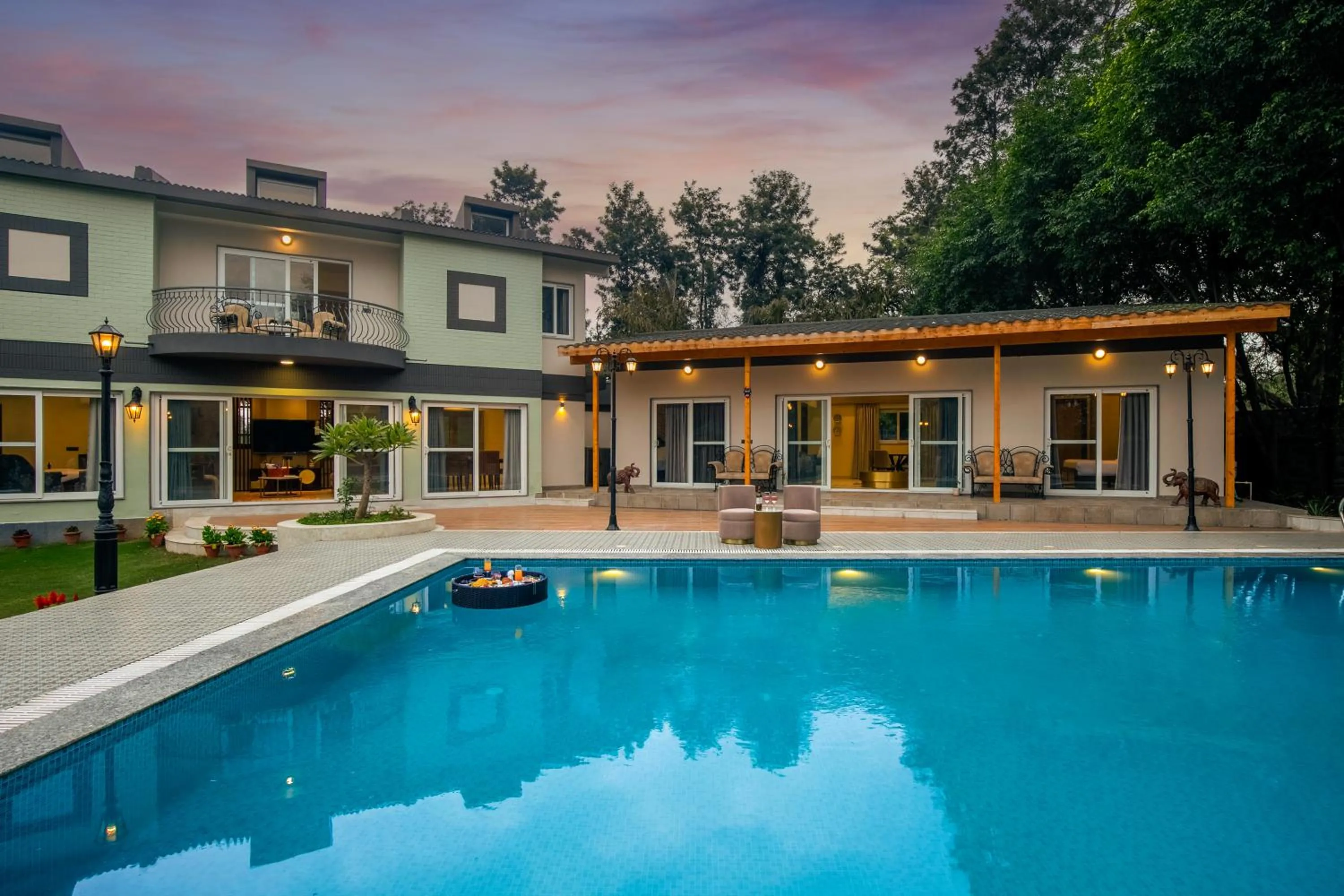 Property building in ELIVAAS 6 BHK Farmstay with Pvt Pool & Garden - Esh