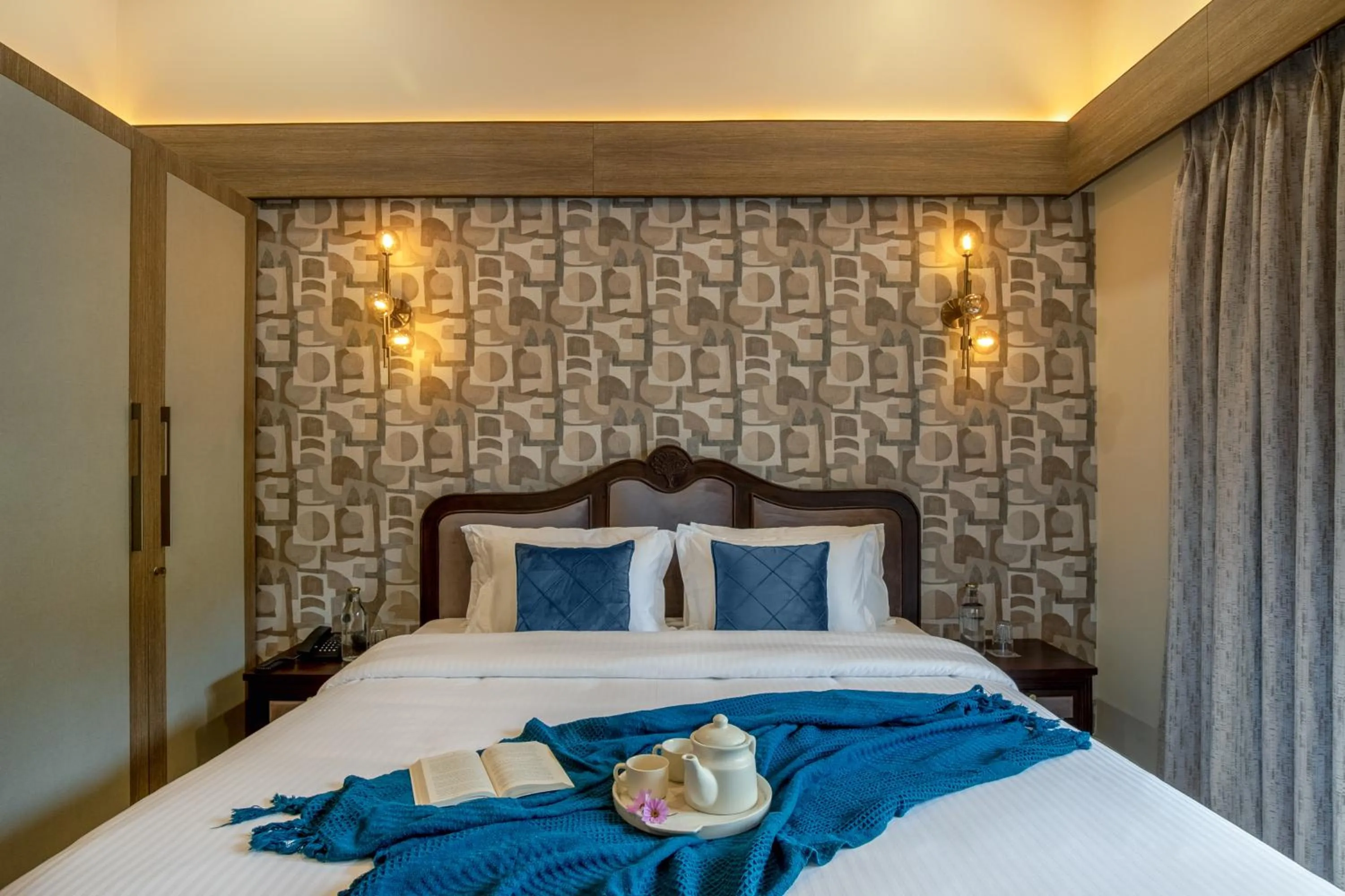 Bed in ELIVAAS 6 BHK Farmstay with Pvt Pool & Garden - Esh