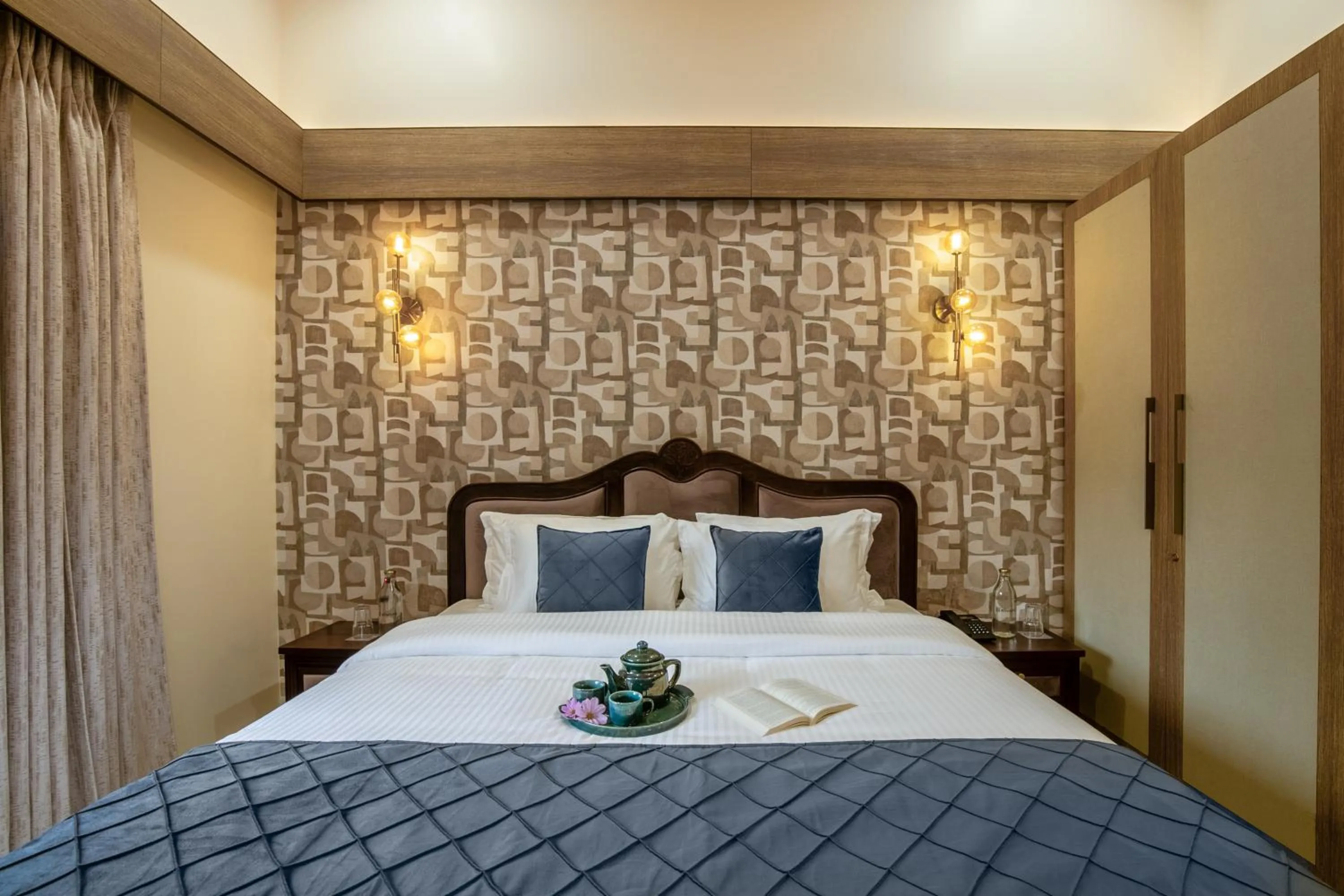 Bed in ELIVAAS 6 BHK Farmstay with Pvt Pool & Garden - Esh