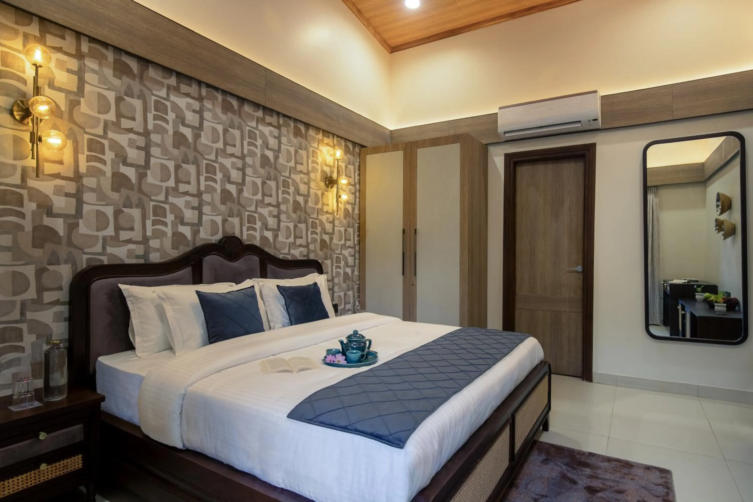 Bed in ELIVAAS 6 BHK Farmstay with Pvt Pool & Garden - Esh