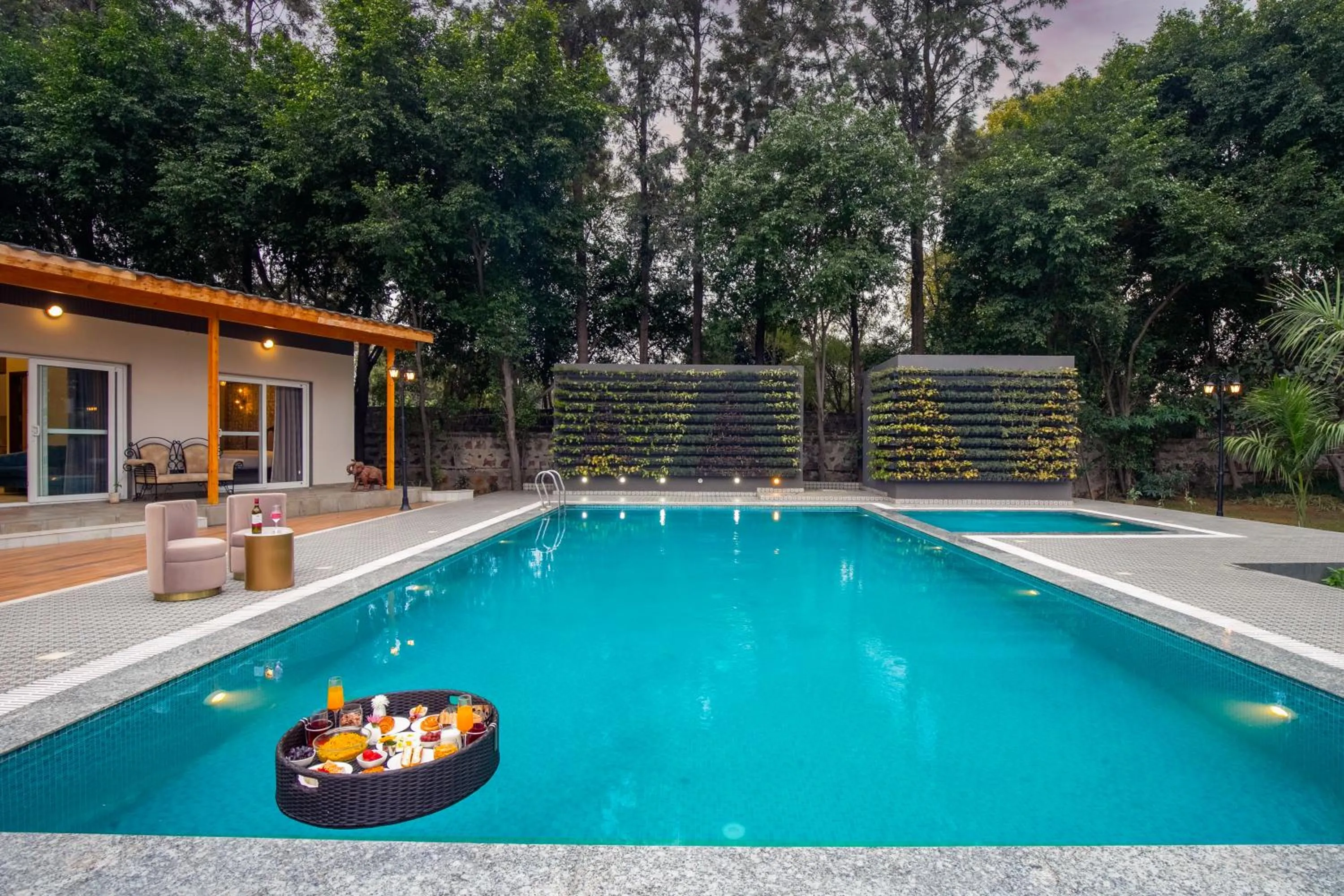 Property building in ELIVAAS 6 BHK Farmstay with Pvt Pool & Garden - Esh