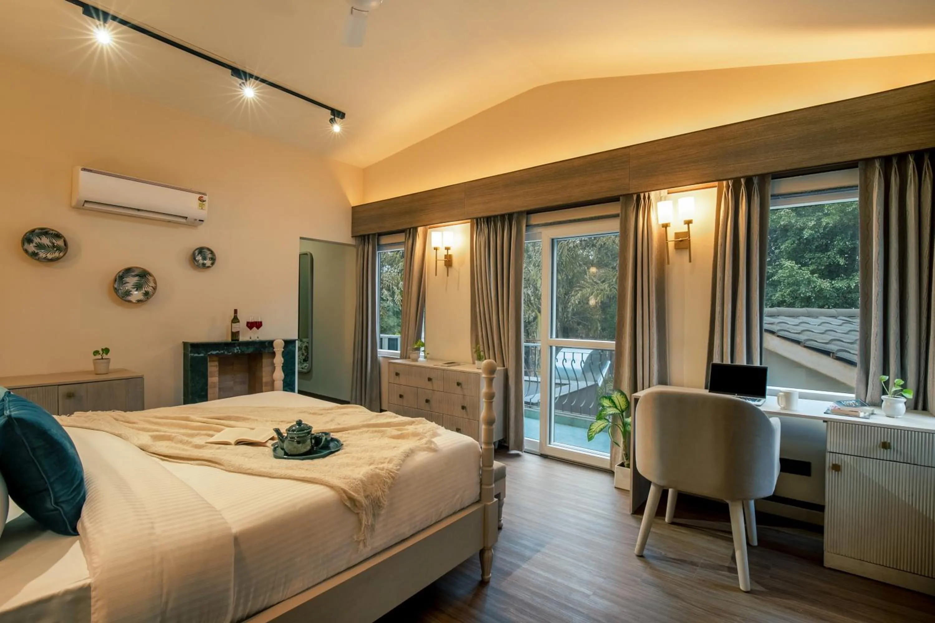 Bed in ELIVAAS 6 BHK Farmstay with Pvt Pool & Garden - Esh