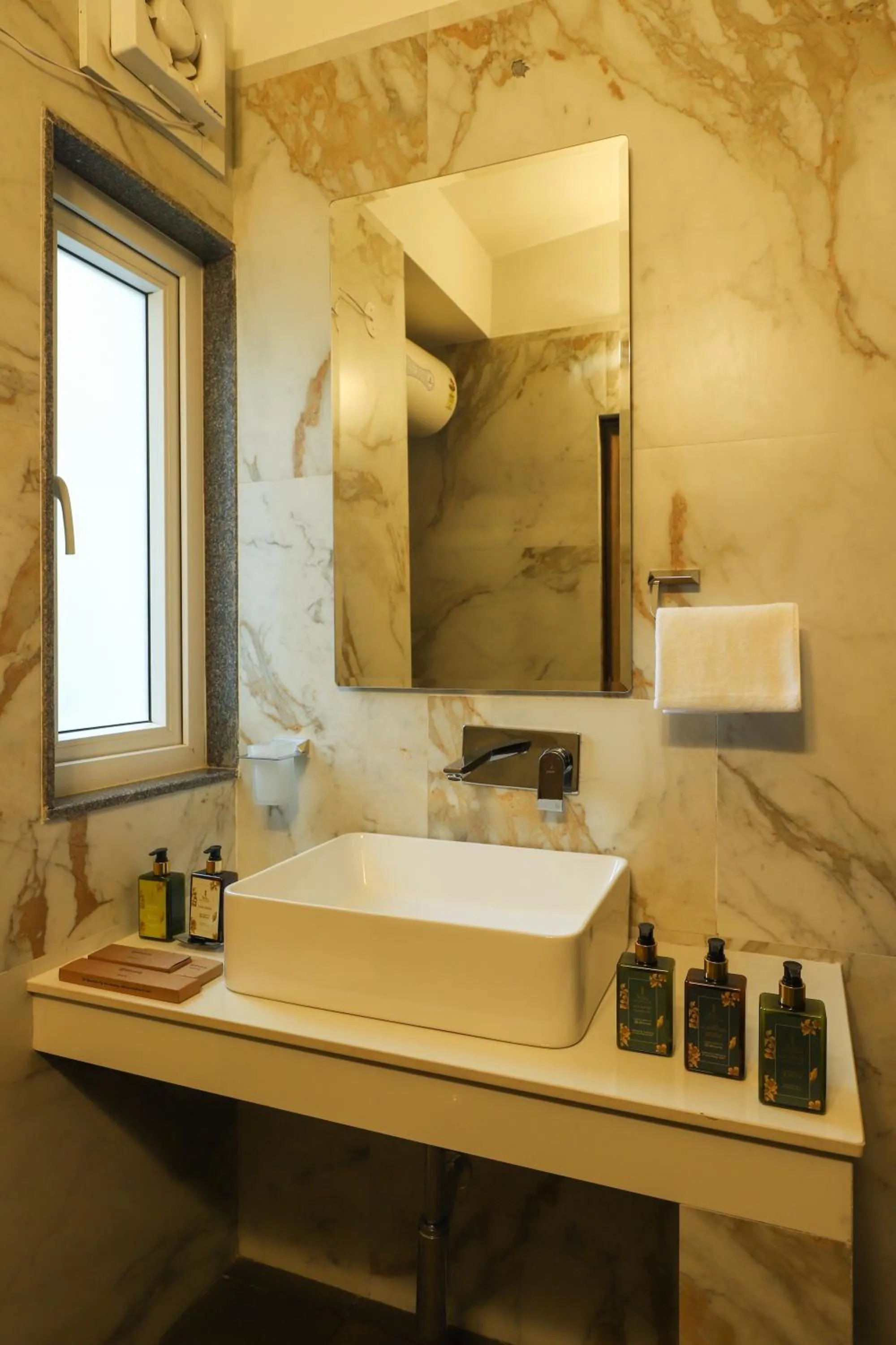 Bathroom in ELIVAAS 6 BHK Farmstay with Pvt Pool & Garden - Esh