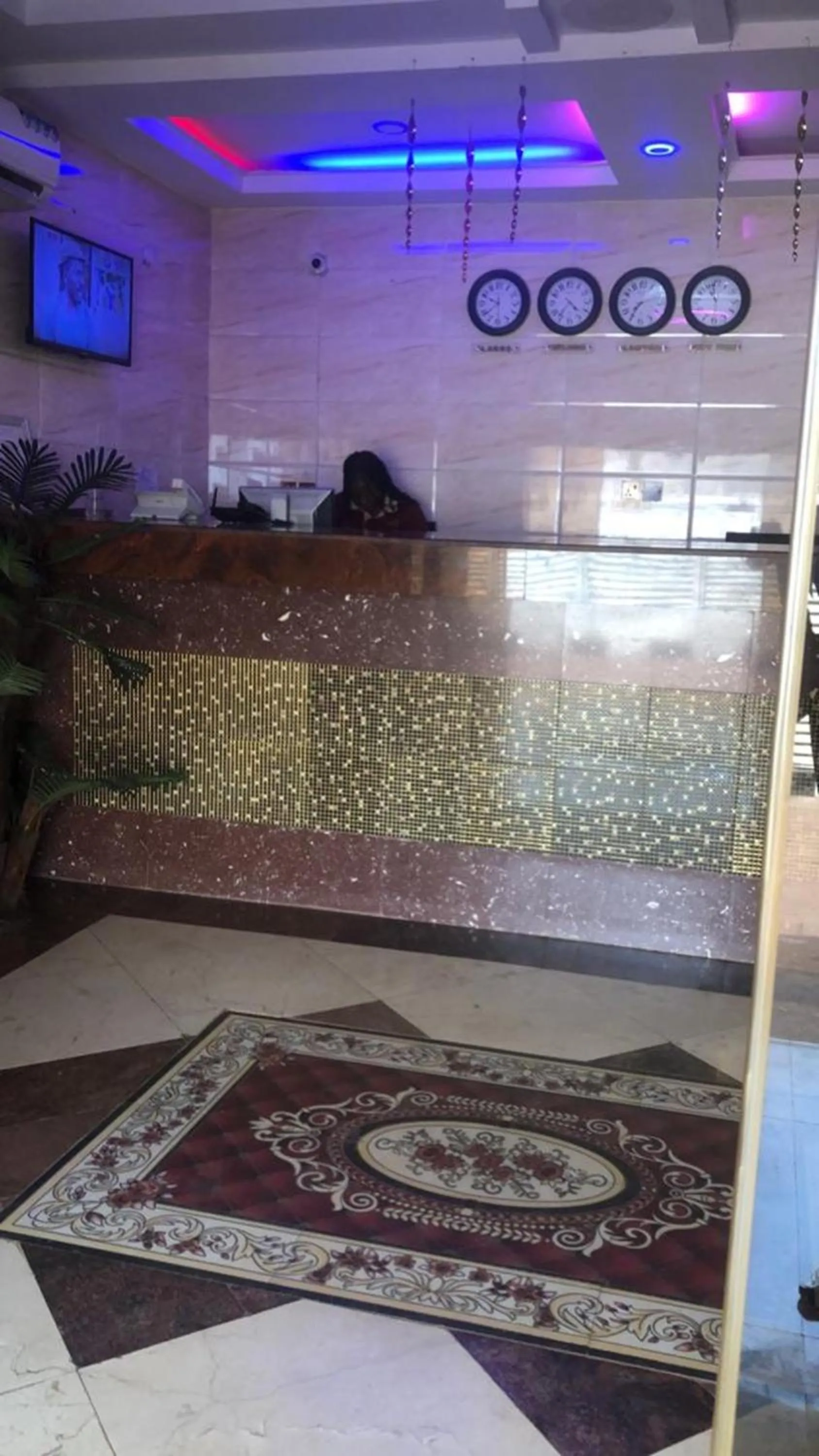 Lobby or reception in MCLORRETS SUITES