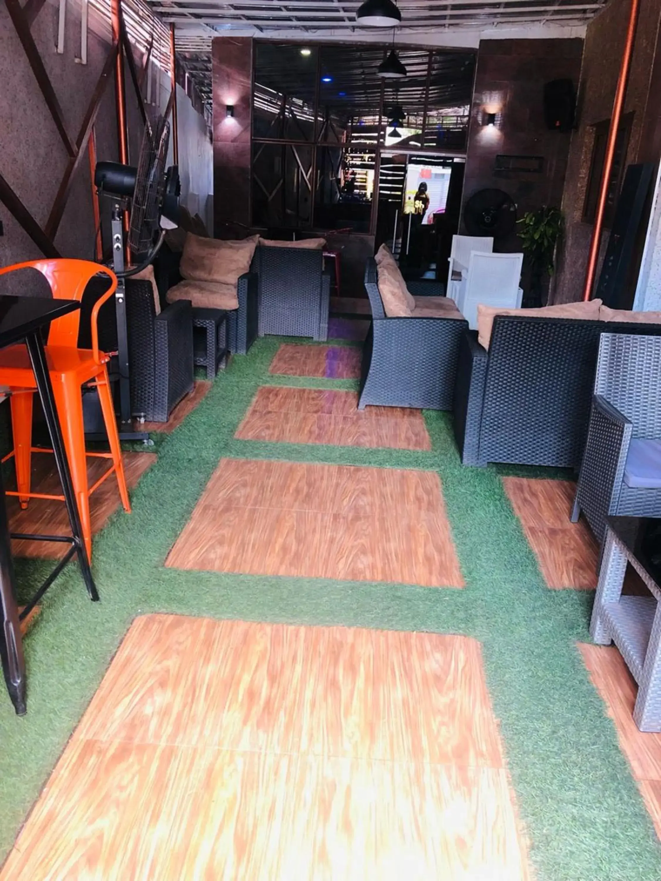 Lounge or bar in MCLORRETS SUITES Lounge or bar in MCLORRETS SUITES