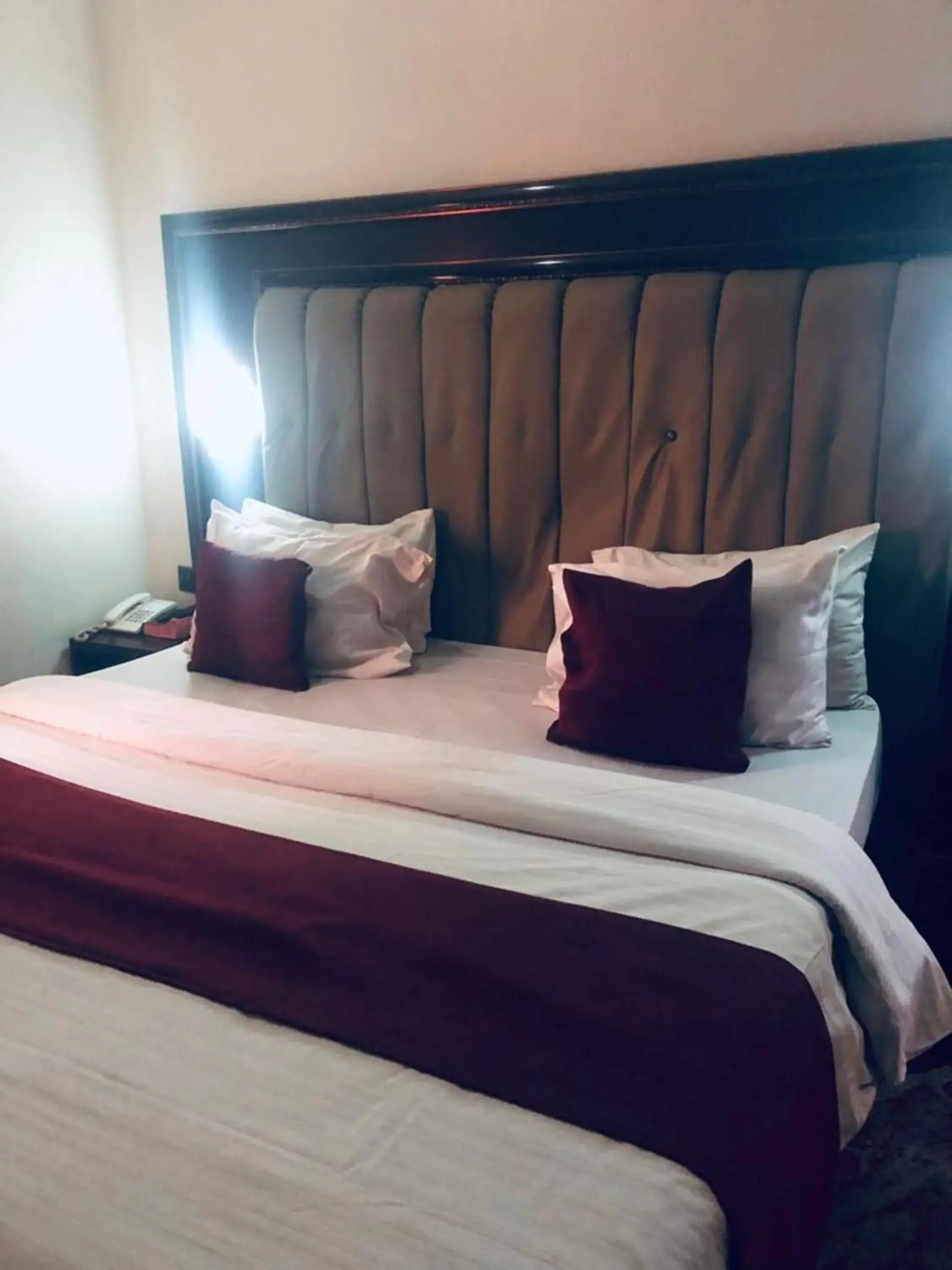 Bed in MCLORRETS SUITES Bed in MCLORRETS SUITES