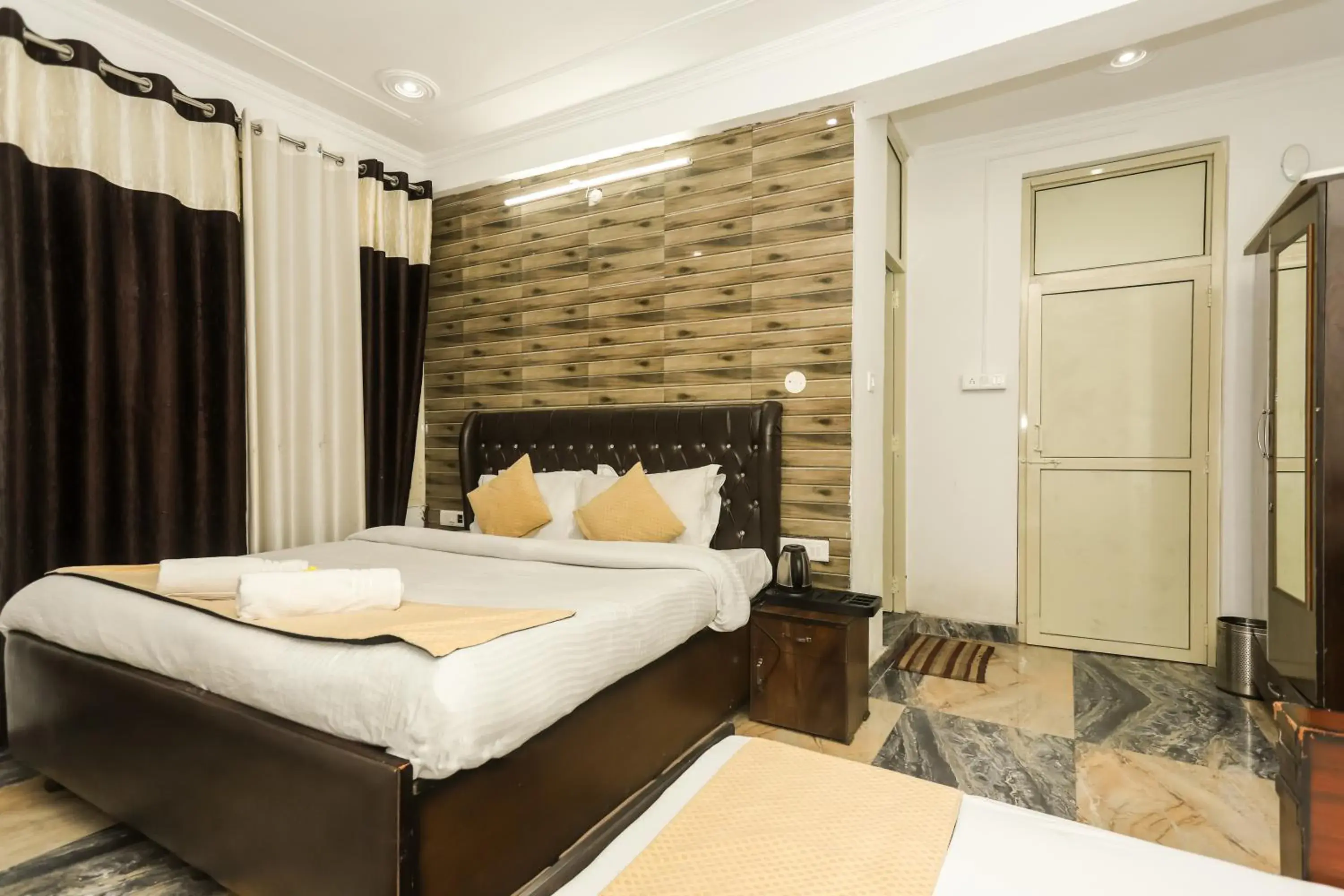 Bed in Mirage Grand Bed in Mirage Grand