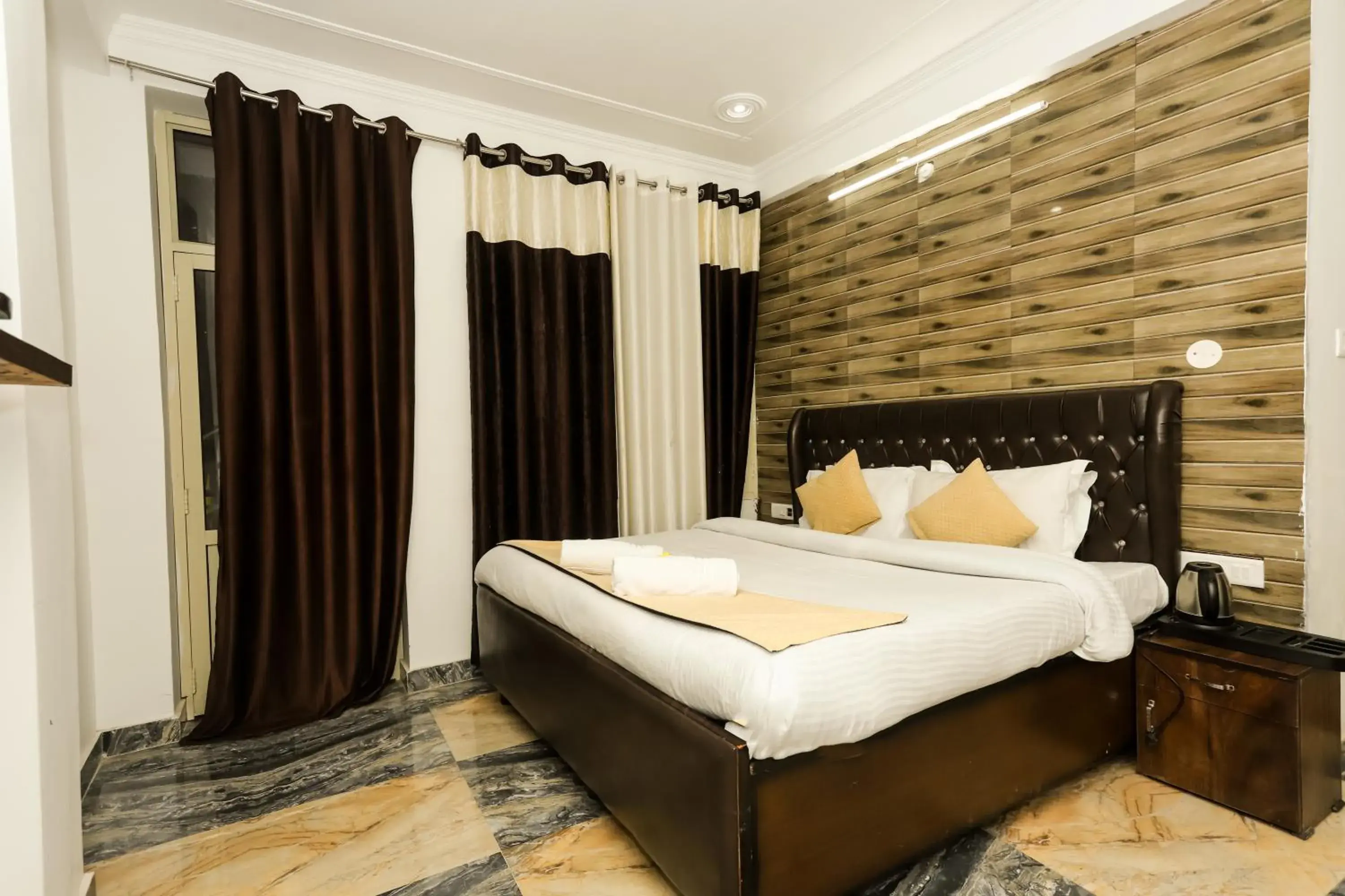 Bed in Mirage Grand Bed in Mirage Grand