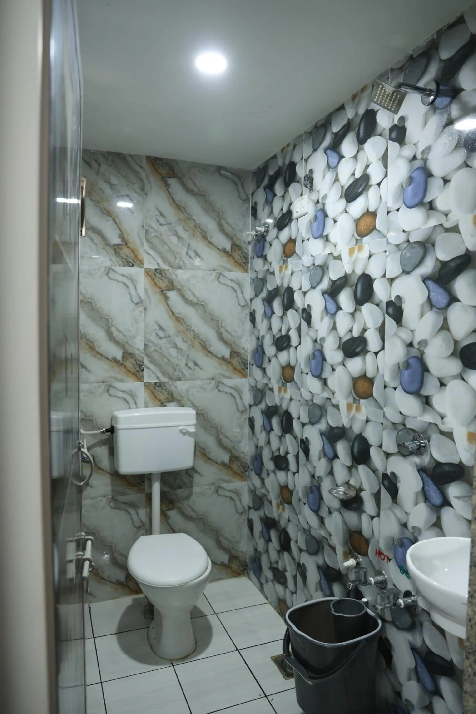 Shower in Hotel Aaram Kalupur