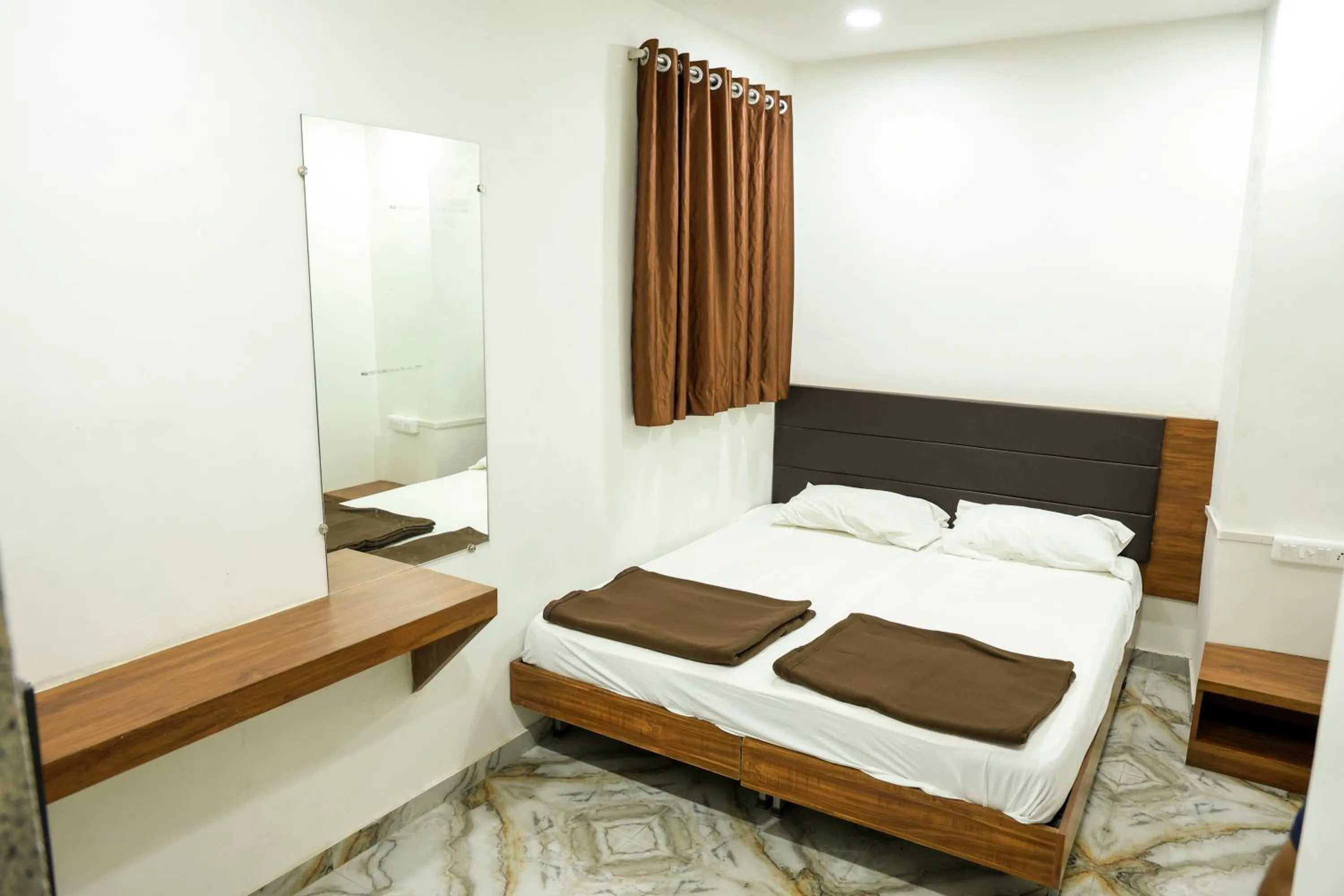 Bed in Hotel Aaram Kalupur