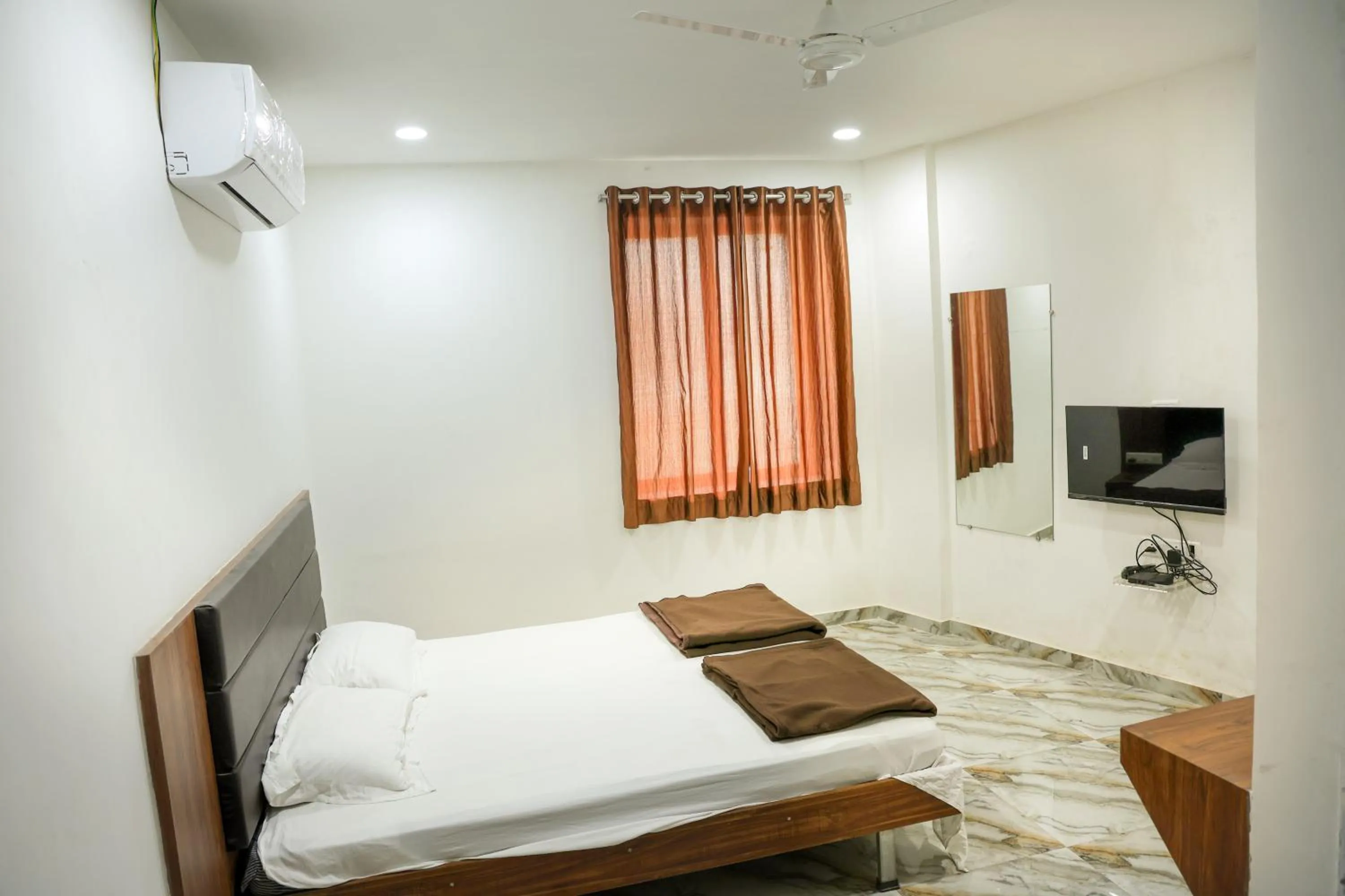 Bed in Hotel Aaram Kalupur