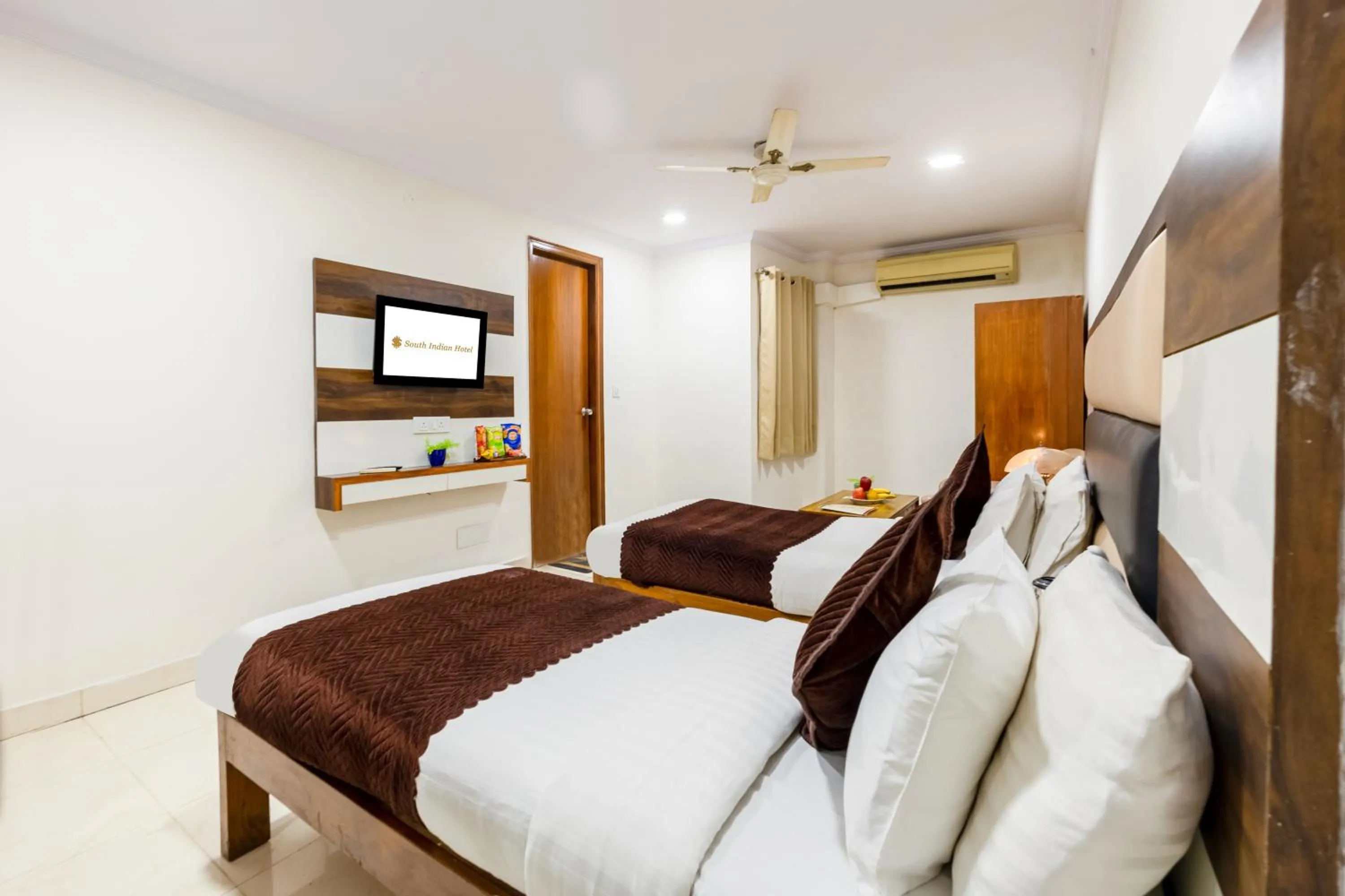 Bed in Hotel South Indian