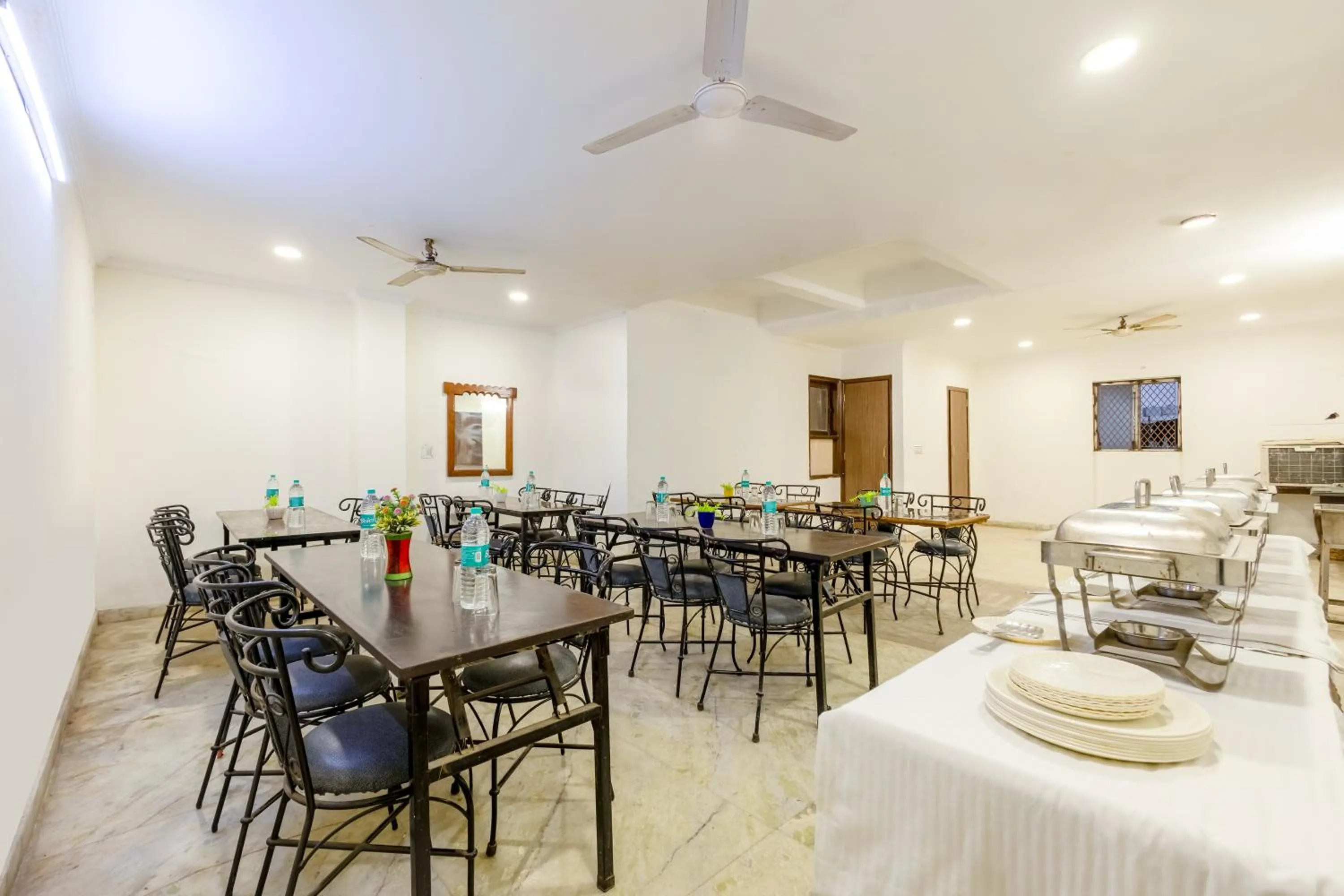 Restaurant/places to eat in Hotel South Indian