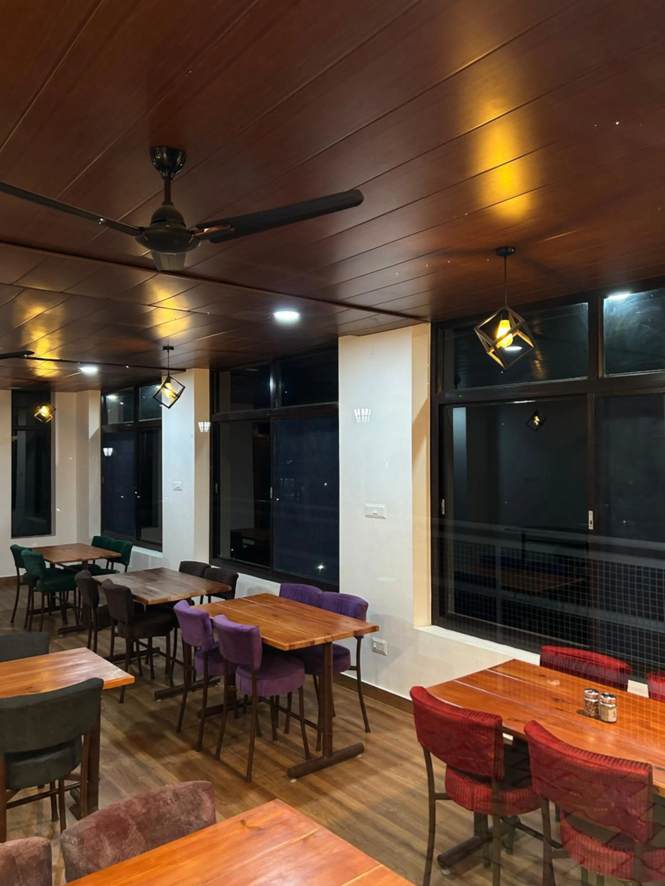 Restaurant/places to eat in Lemonade Inn