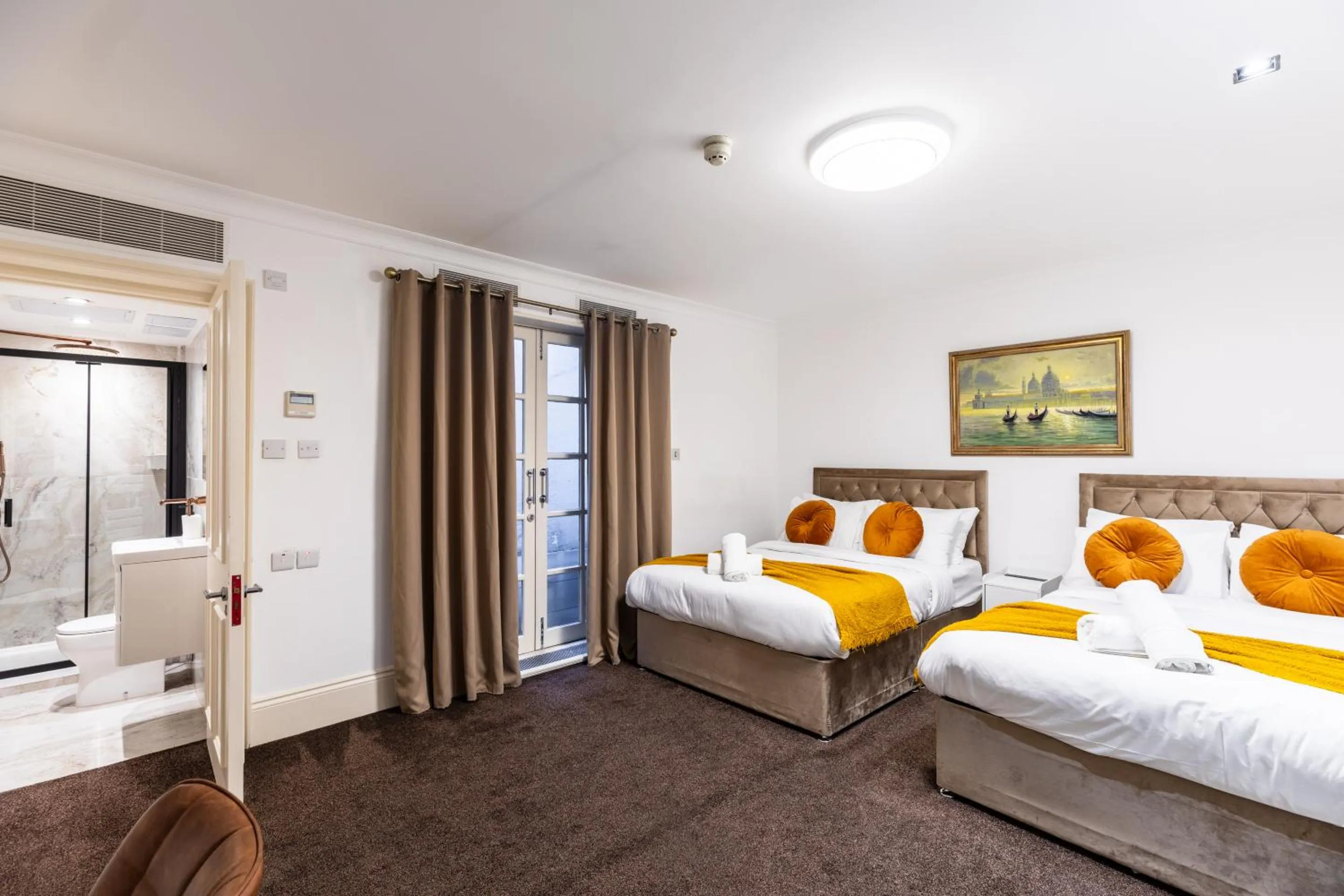 Bedroom, Bed in Mayfair Residences