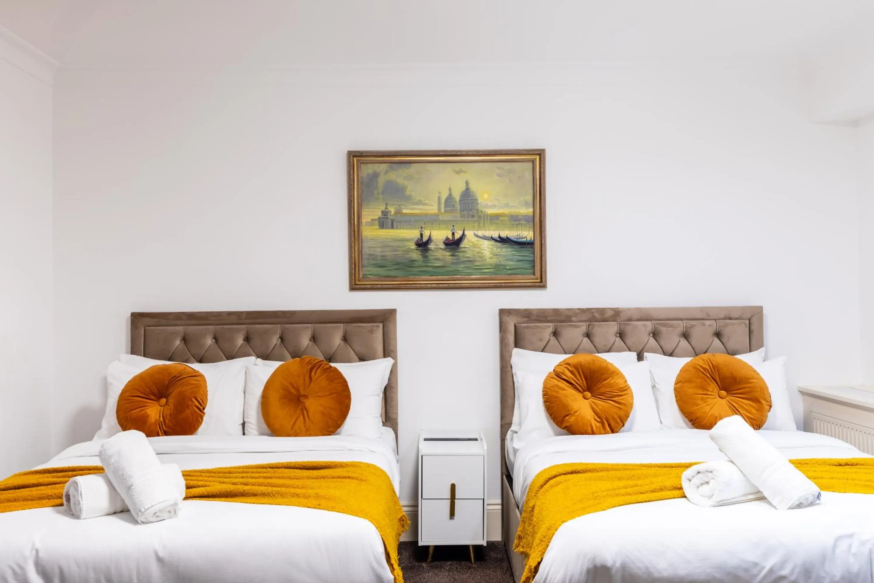 Bedroom, Bed in Mayfair Residences