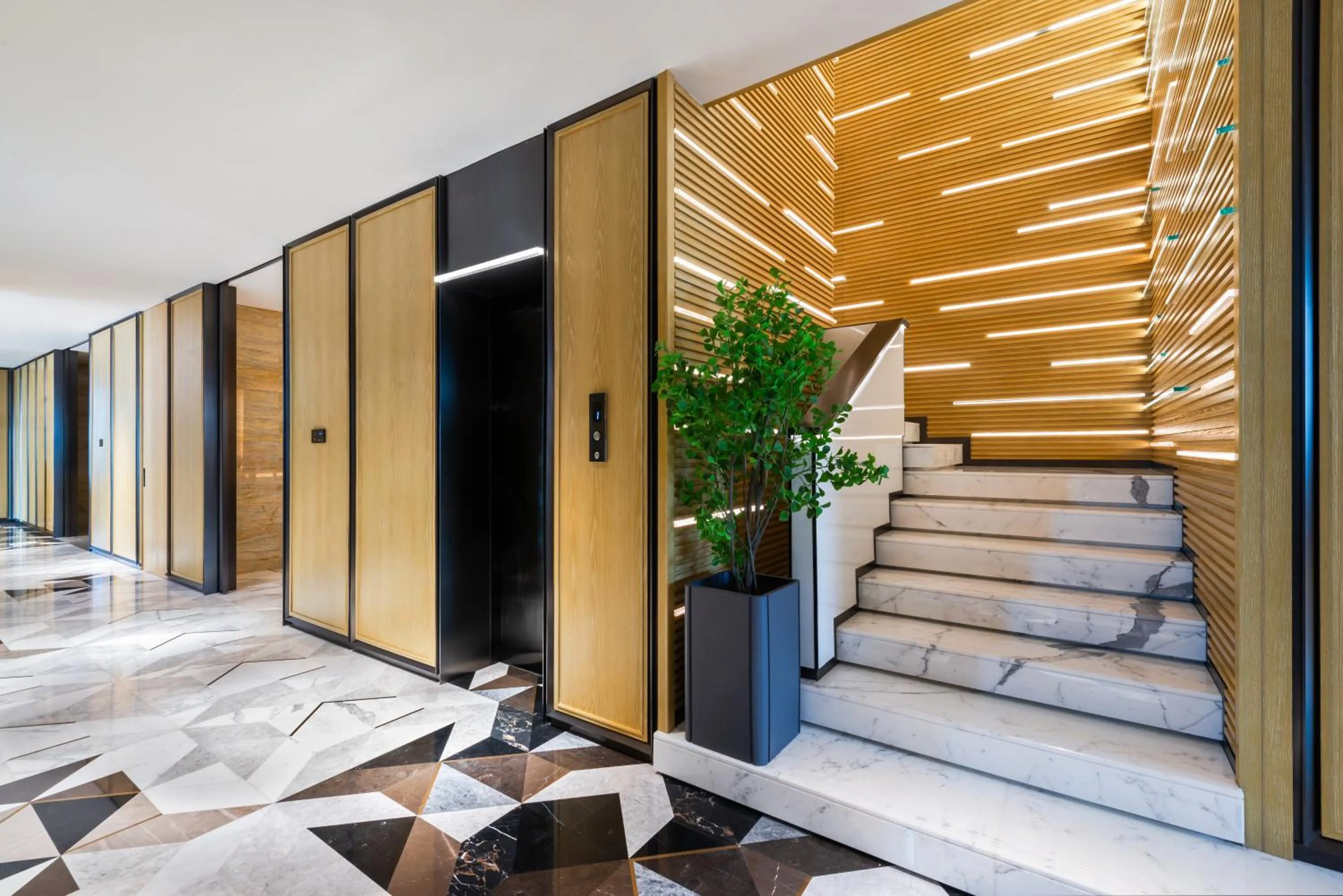 elevator in Narcissus The Royal Hotel