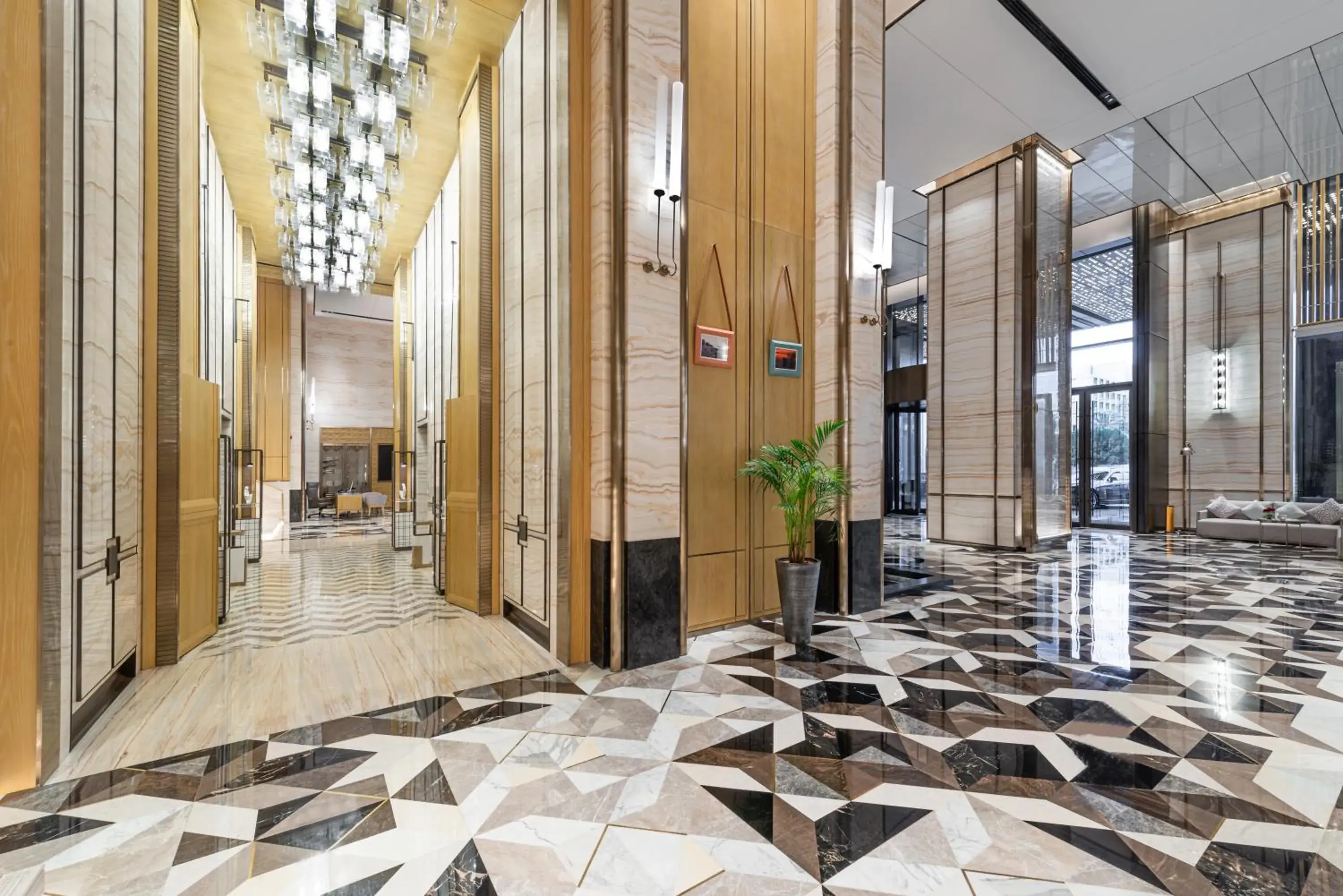 Property building in Narcissus The Royal Hotel Property building in Narcissus The Royal Hotel