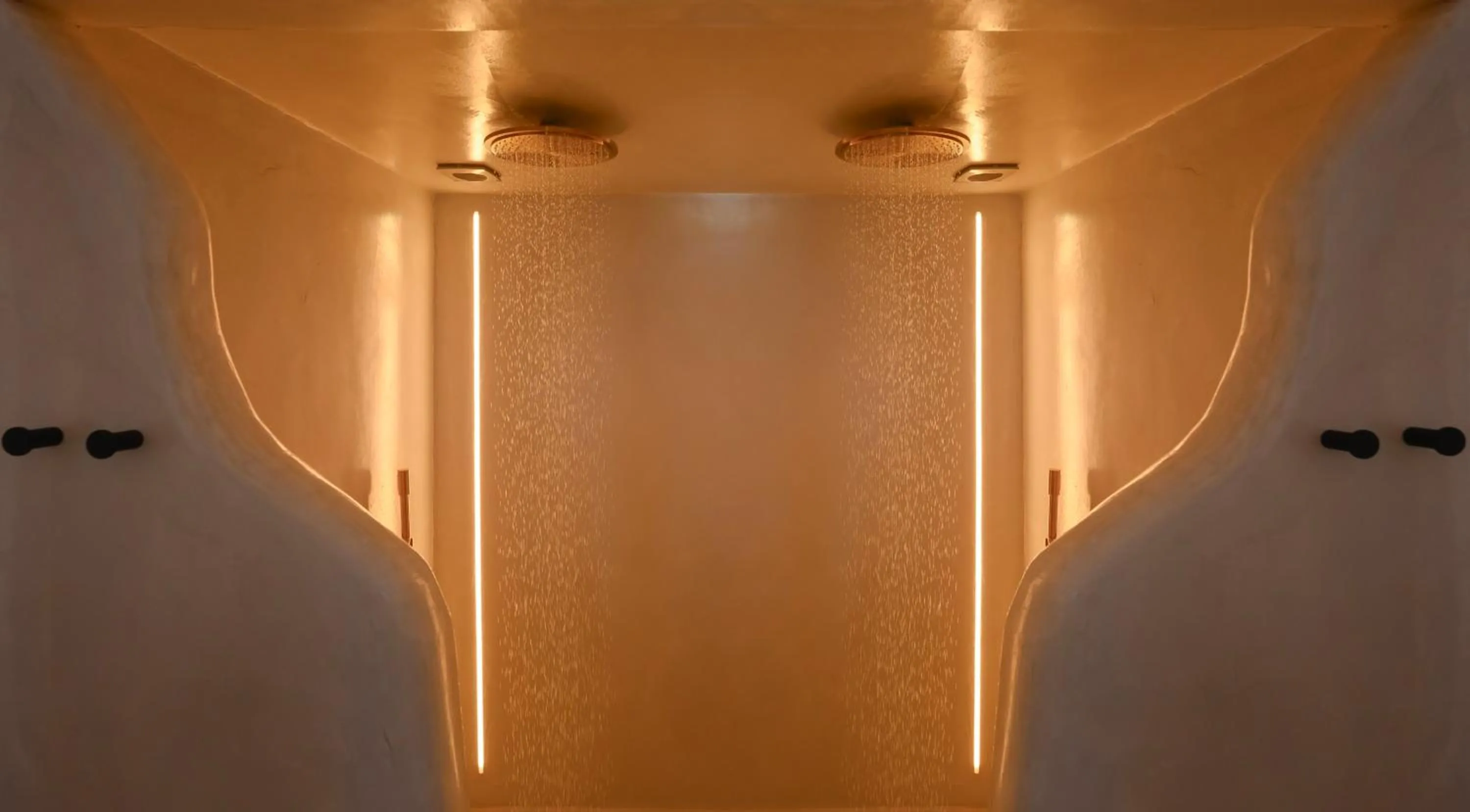 Shower in Arany Terra