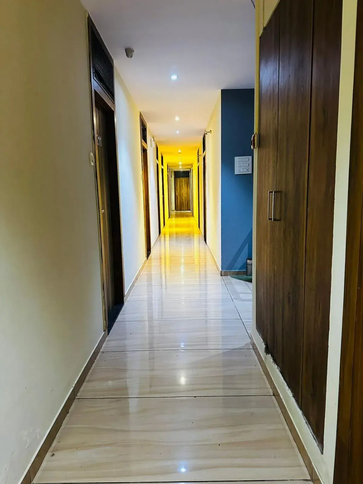 Deluxe Double Room in Cozy Inn T2 Mumbai Airport Deluxe Double Room in Cozy Inn T2 Mumbai Airport