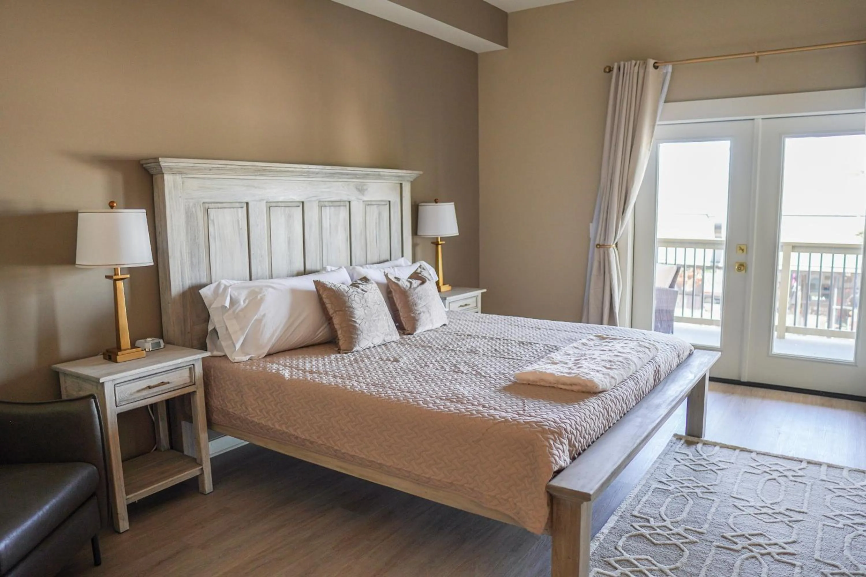 Bed in Hotel Whiskey in Pascagoula