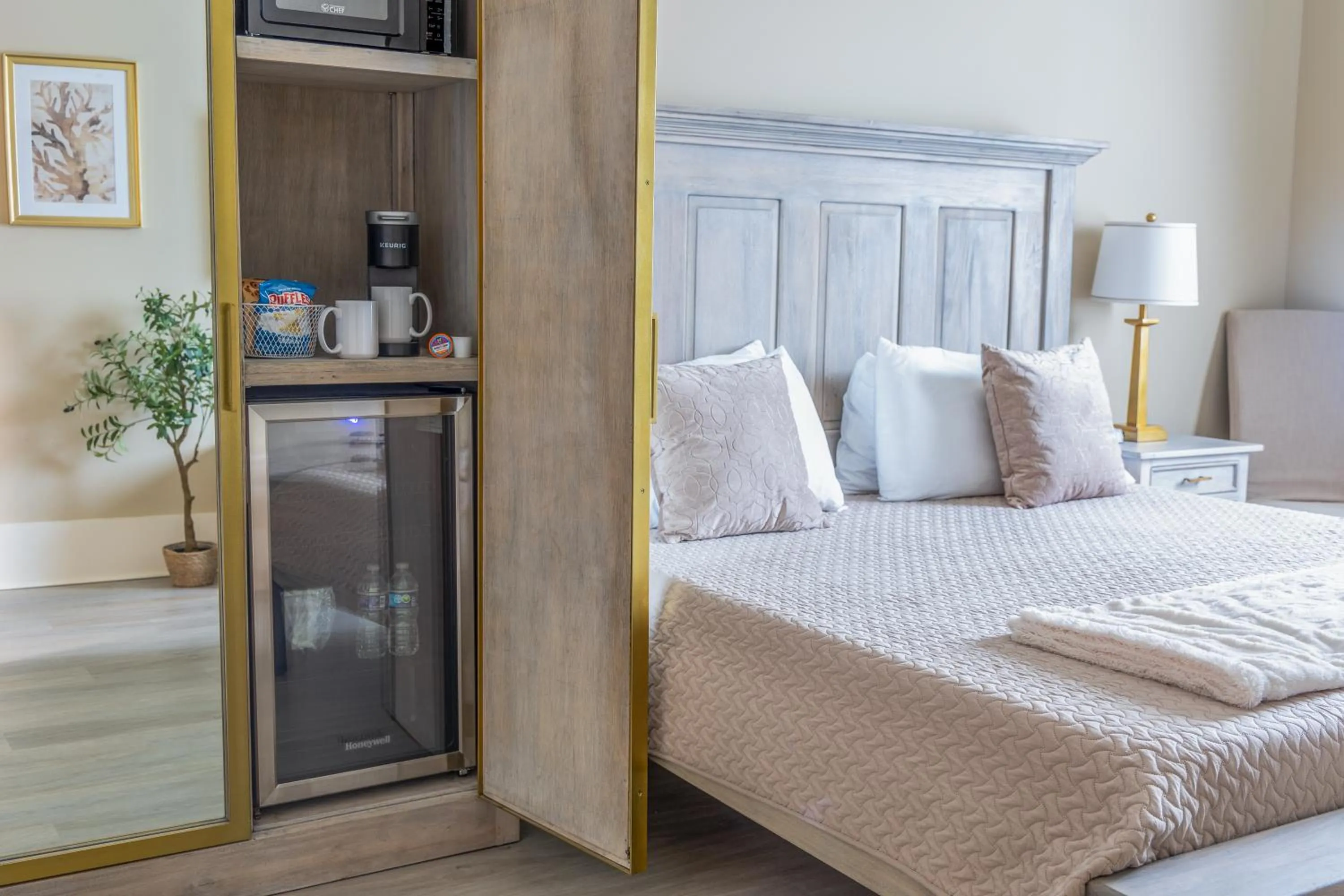 Bed in Hotel Whiskey in Pascagoula