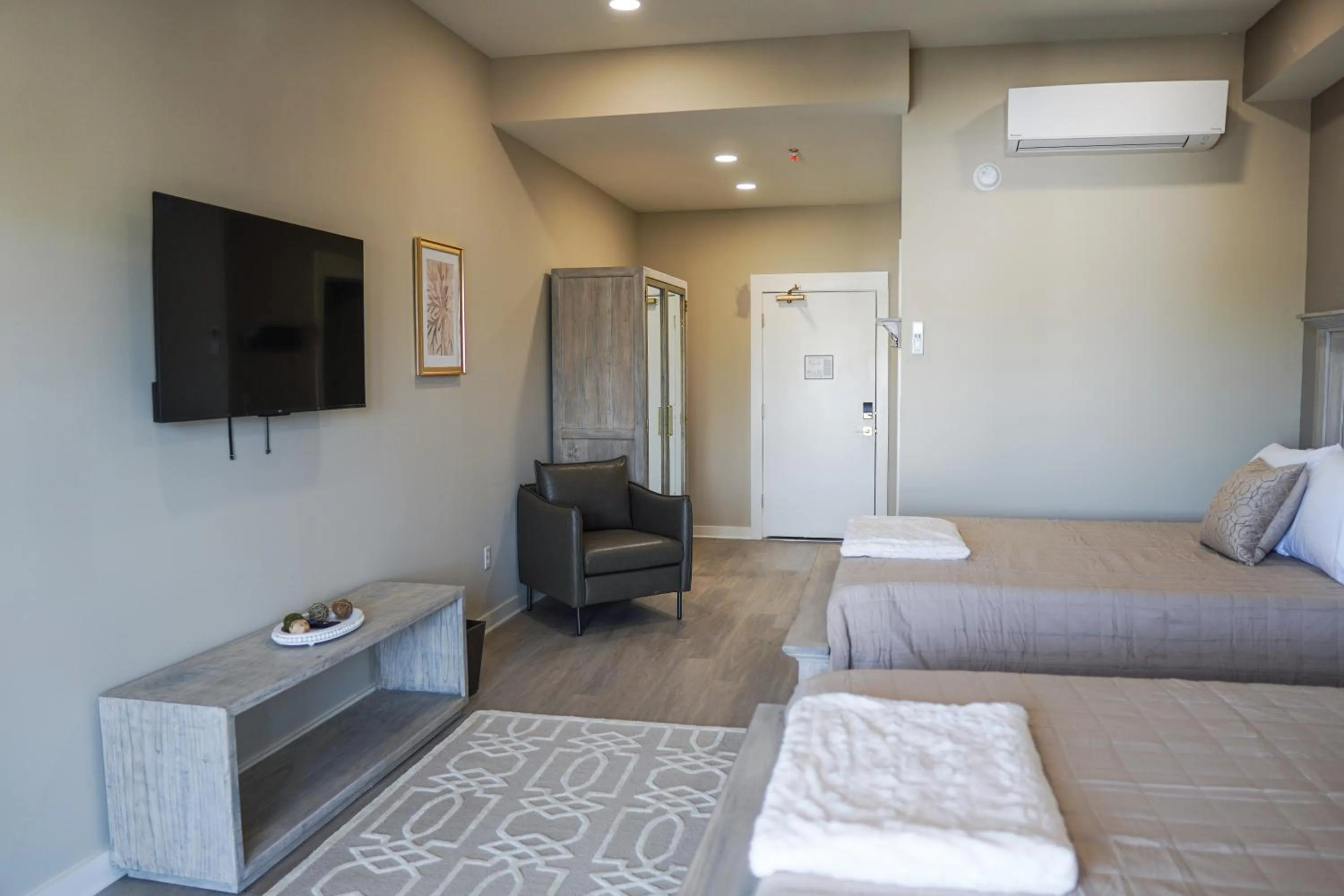 Bed in Hotel Whiskey in Pascagoula