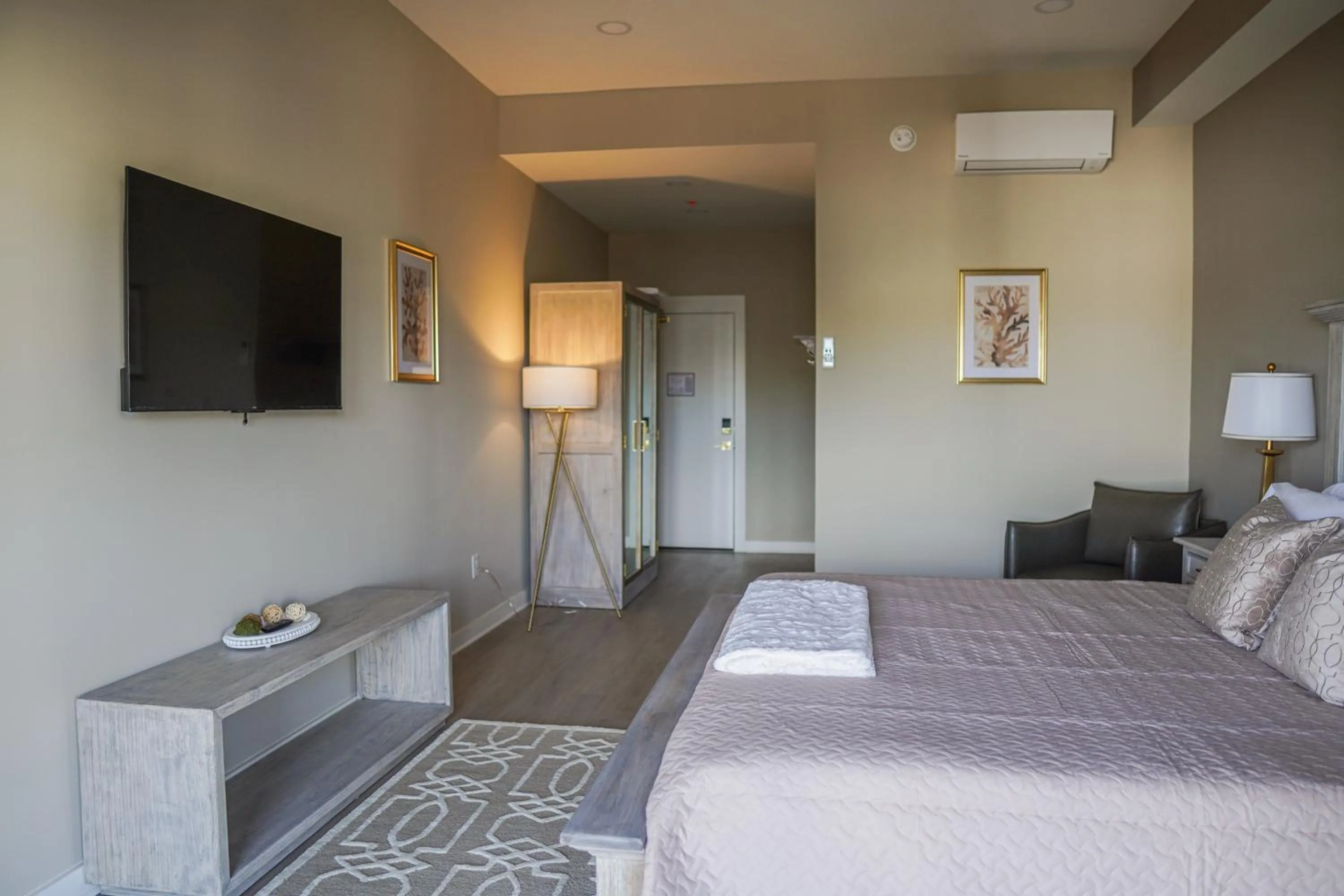 Bed in Hotel Whiskey in Pascagoula