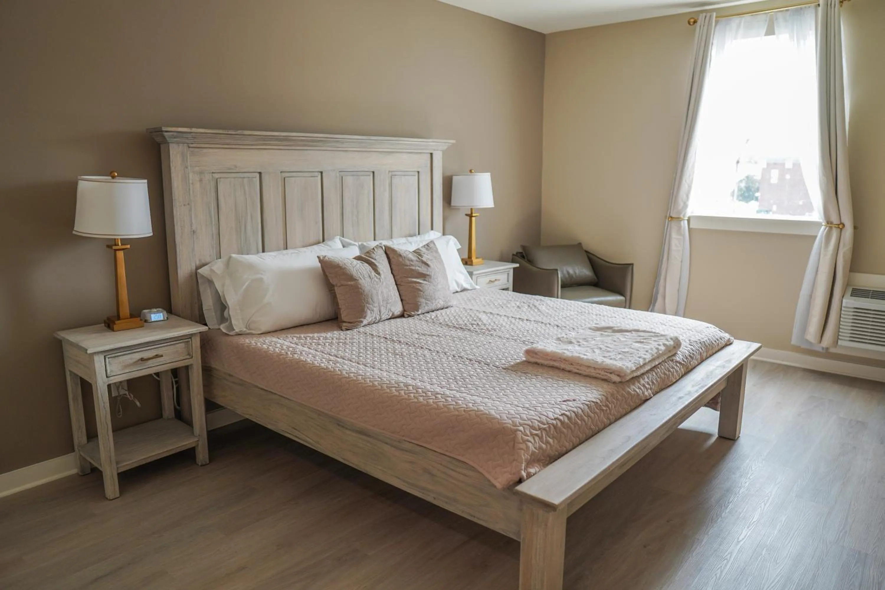 Bed in Hotel Whiskey in Pascagoula