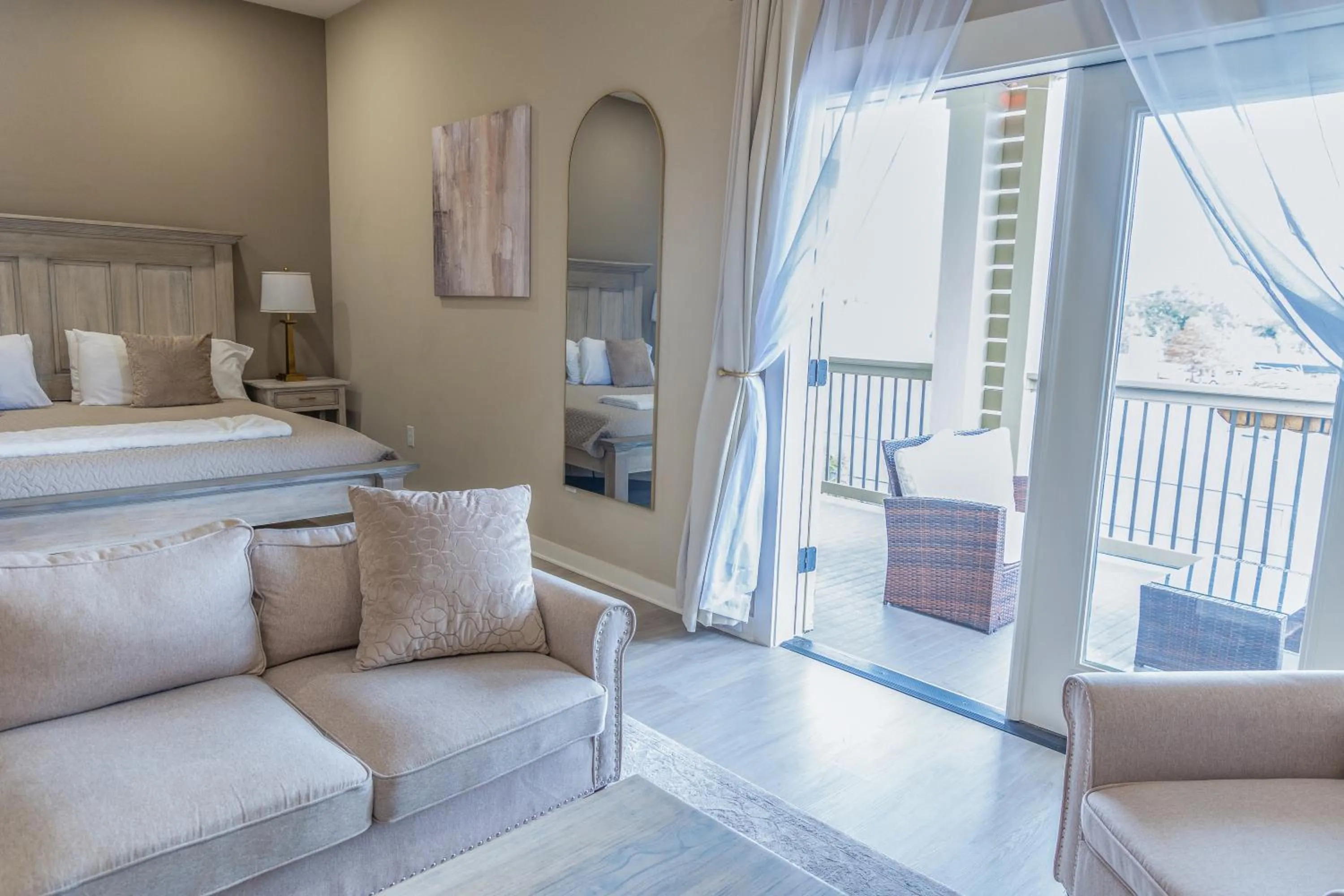 Bed in Hotel Whiskey in Pascagoula