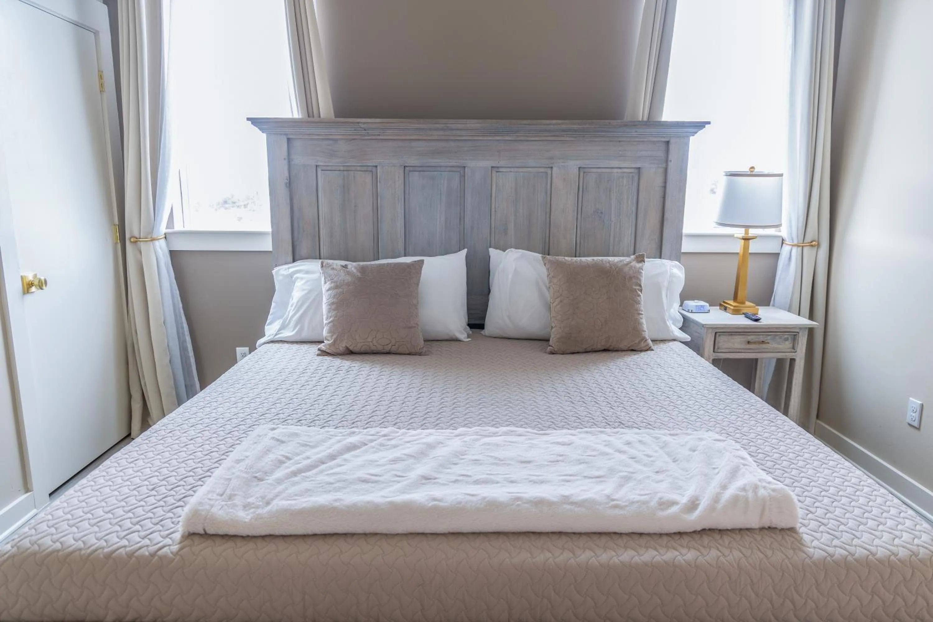 Bed in Hotel Whiskey in Pascagoula