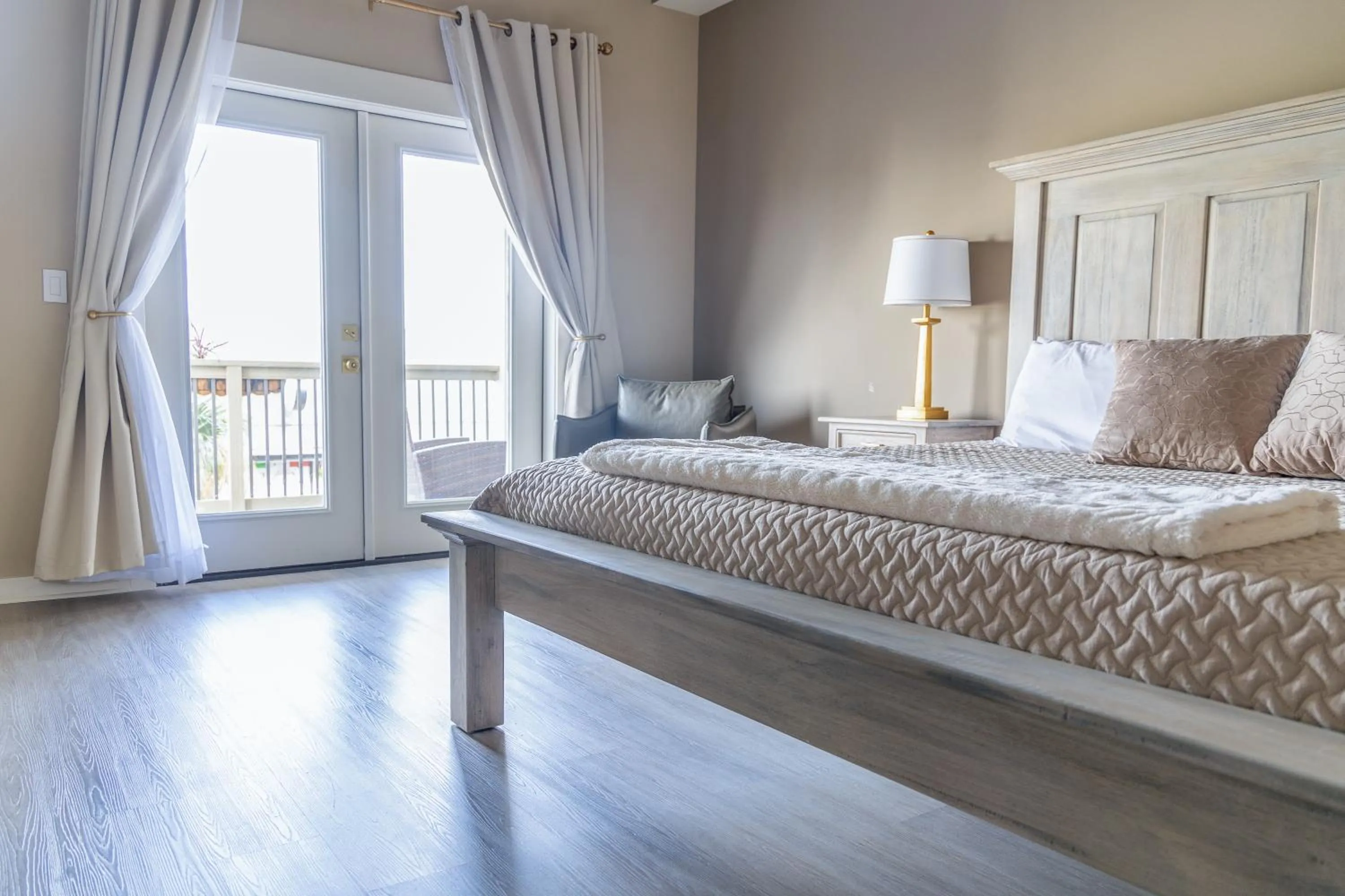 Bed in Hotel Whiskey in Pascagoula