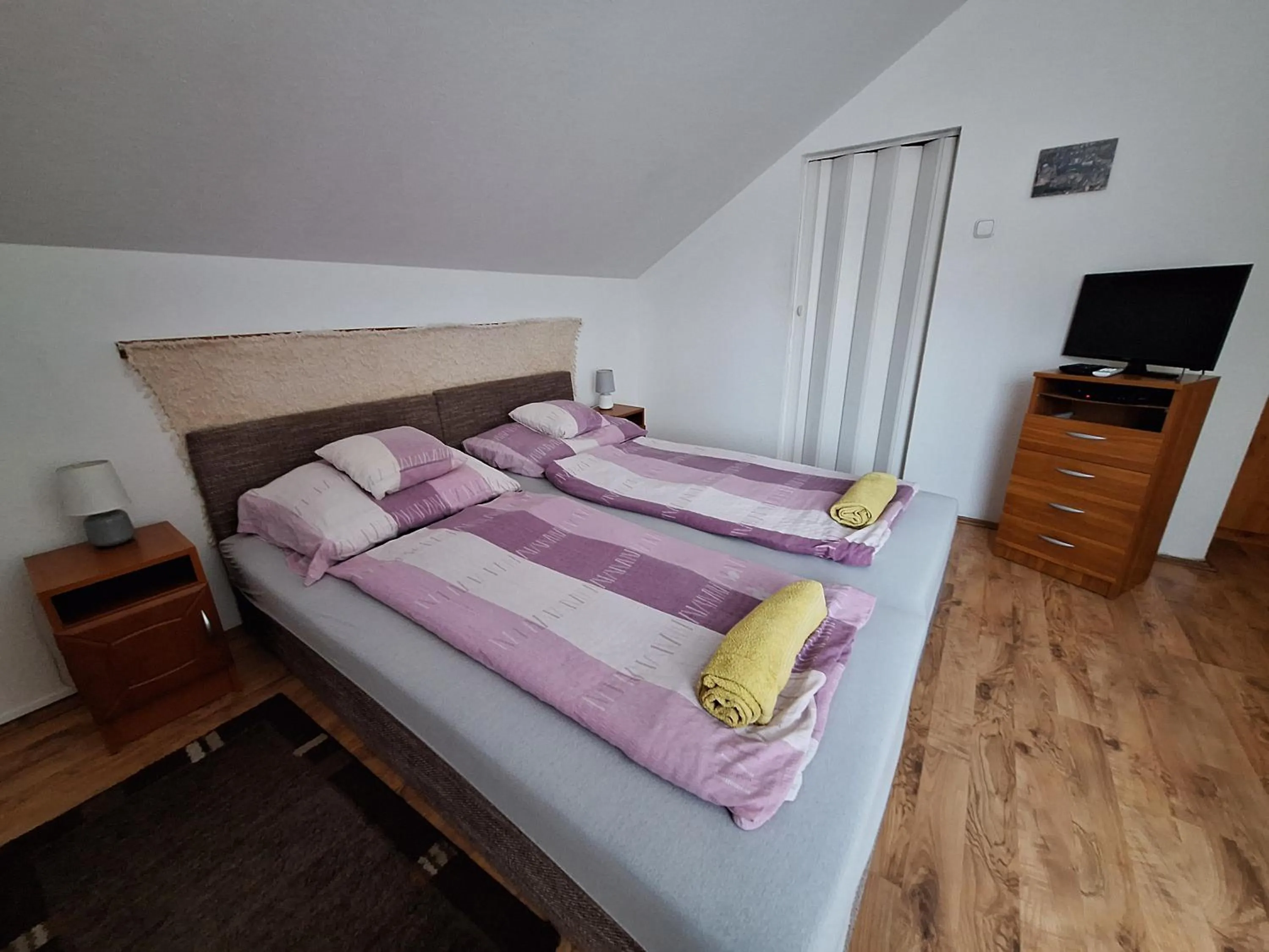 Bed in Lila Akác Vendégház Esztergom