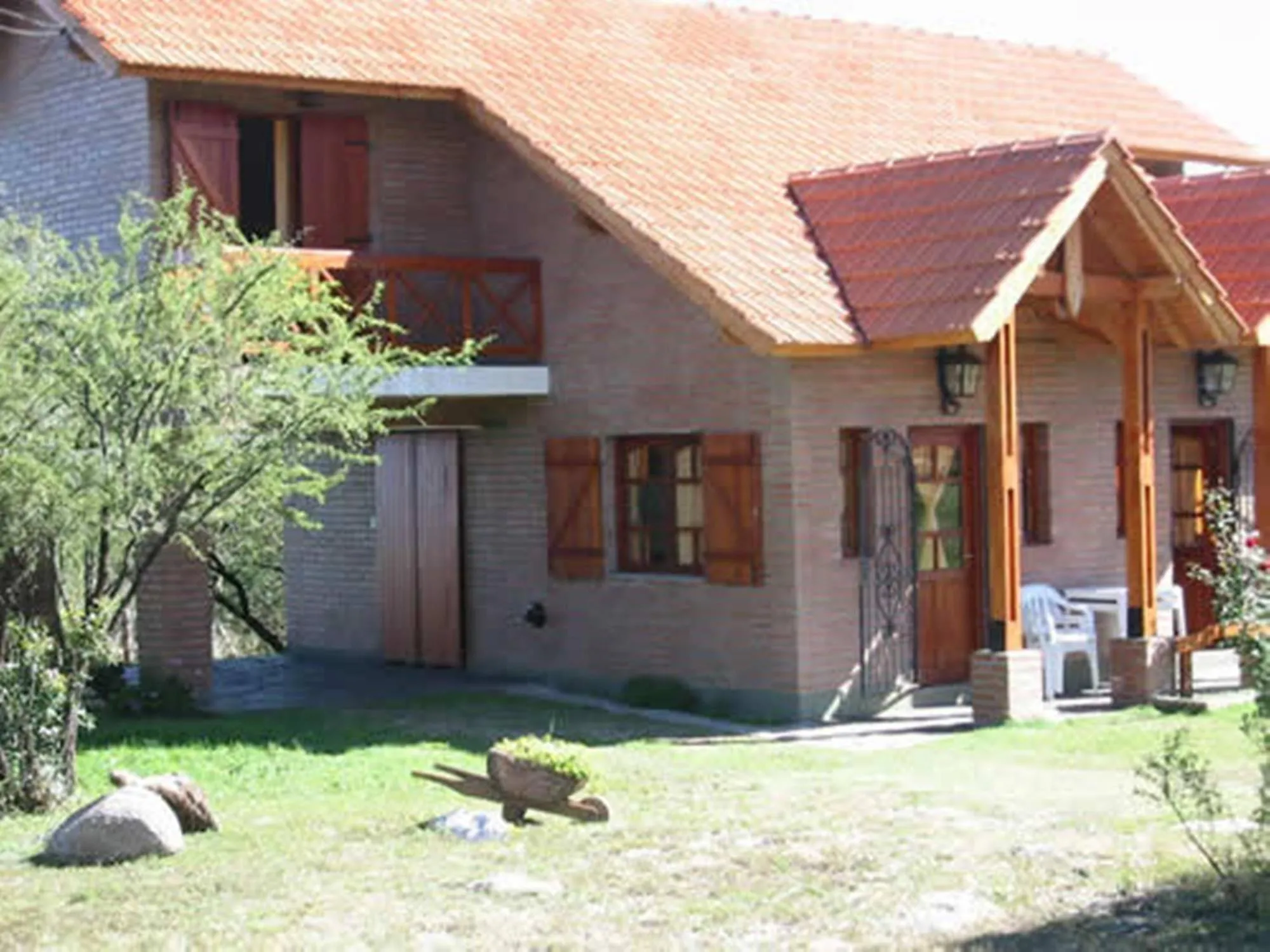 Facade/entrance in Cabañas Oma Lissi