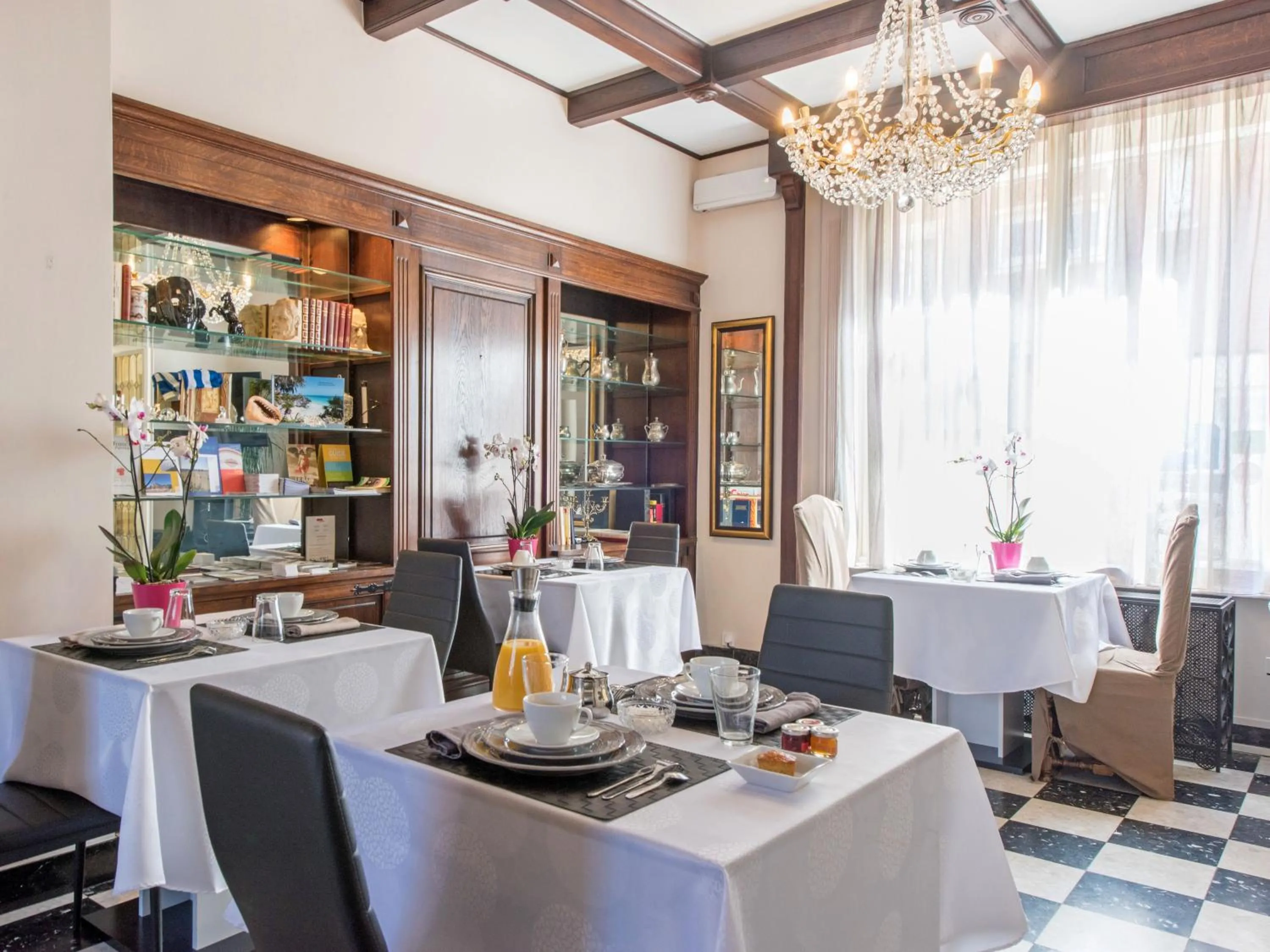Dining area in Villa Louvre Lens