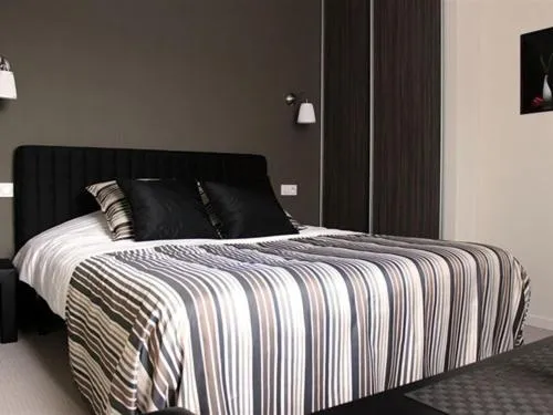 Bedroom, Bed in Villa Louvre Lens